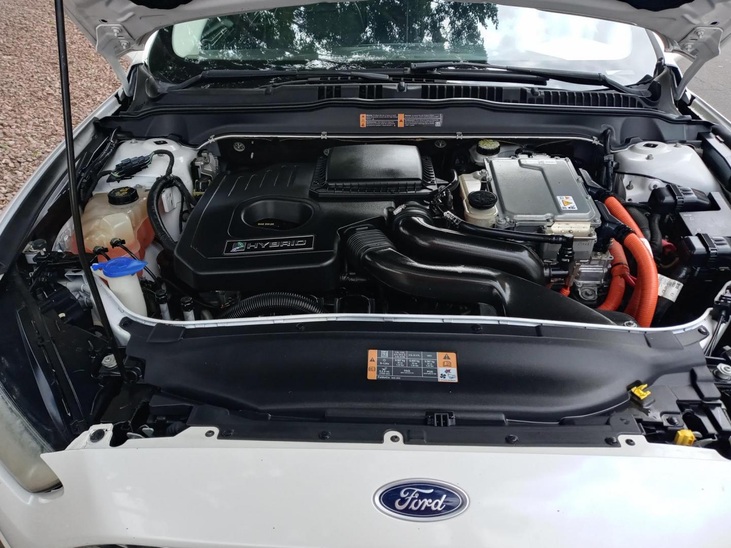 2013 WHITE /gray and black Ford Fusion Hybrid SE (3FA6P0LU4DR) with an 2.0L L4 DOHC 16V HYBRID engine, CVT transmission, located at 323 E Dunlap Ave., Phoenix, AZ, 85020, (602) 331-9000, 33.567677, -112.069000 - Photo#19