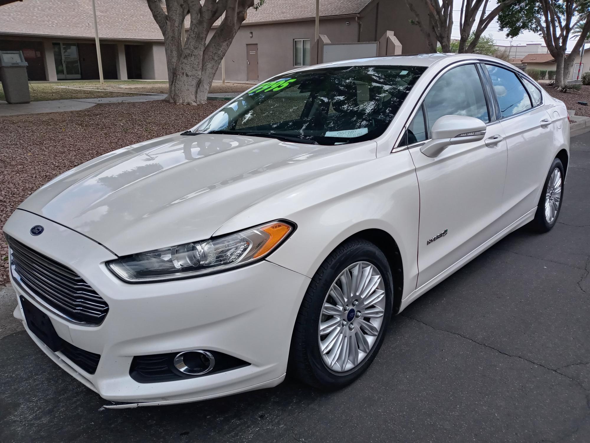 photo of 2013 Ford Fusion Hybrid SE