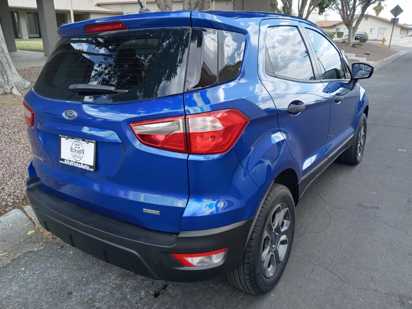 2018 BLUE /gray and black Ford EcoSport S (MAJ3P1RE3JC) with an 1.0L L3 engine, 6A transmission, located at 323 E Dunlap Ave., Phoenix, AZ, 85020, (602) 331-9000, 33.567677, -112.069000 - 2018 Ford EcoSport S,.......EXCELLENT condition, ONLY 84K MILES!!.... Ice Cold A/C, Black and gray interior with gray cloth seats in near perfect condition, New Tires, New brakes, Tune up, Stereo/CD Player, Bluetooth, Phone sync, Backuup camera, This suv is gorgeous inside and out, Incredible gas m - Photo#3