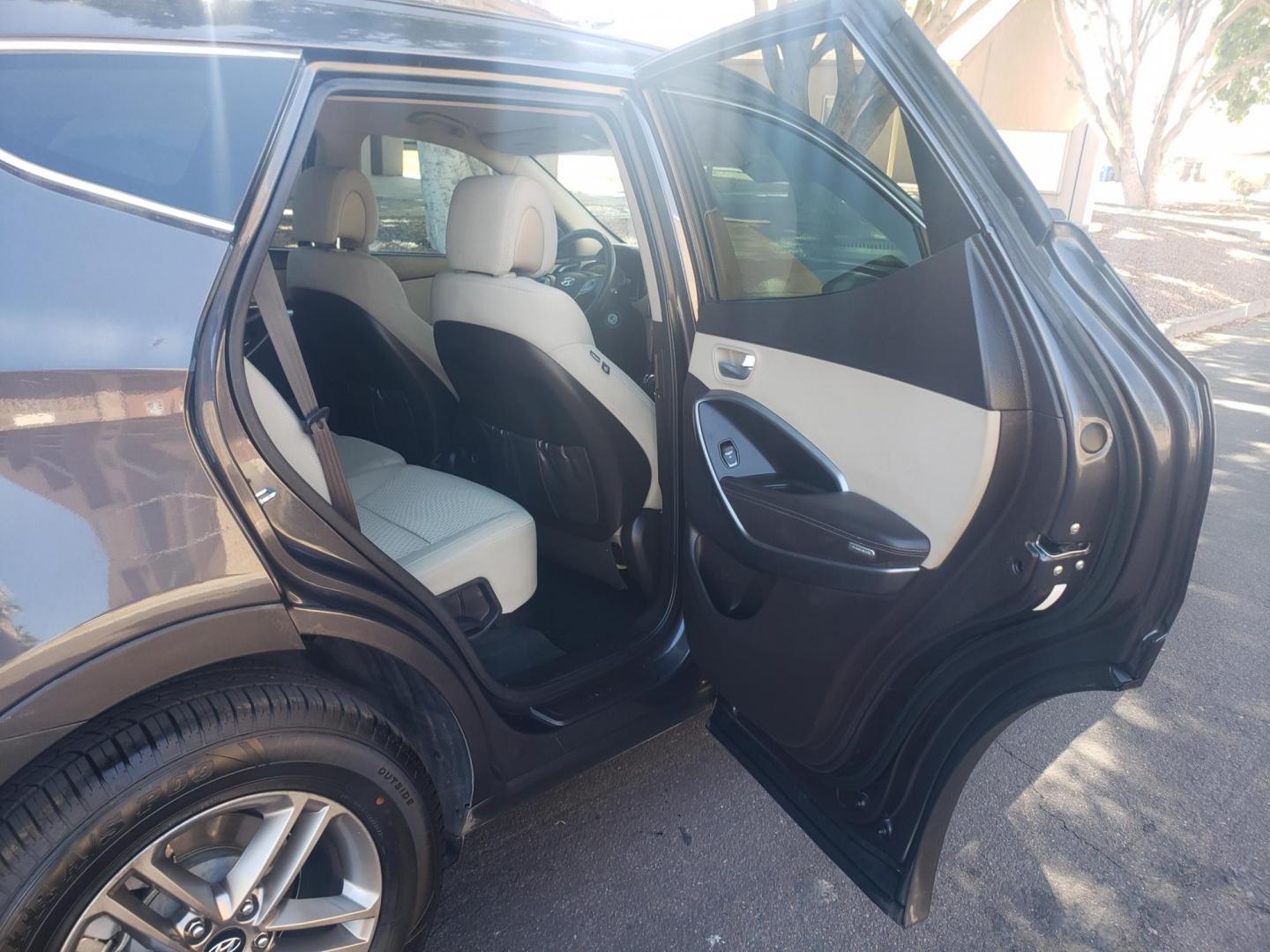 2017 gray /Tan and black Hyundai Santa Fe Sport 2.4 FWD (5XYZU3LBXHG) with an 2.4L L4 DOHC 16V engine, 6A transmission, located at 323 E Dunlap Ave., Phoenix, AZ, 85020, (602) 331-9000, 33.567677, -112.069000 - 2017 Hyundai Santa Fe Sport 2.4 FWD,.......EXCELLENT condition,.... Ice Cold A/C, Tan and black interior with tan cloth seats in near perfect condition, New brakes, Tune up, Touch screen Stereo/CD Player, Bluetooth, Phone sync, Backup camera, Satellite compatible, This suv is gorgeous inside and ou - Photo#9