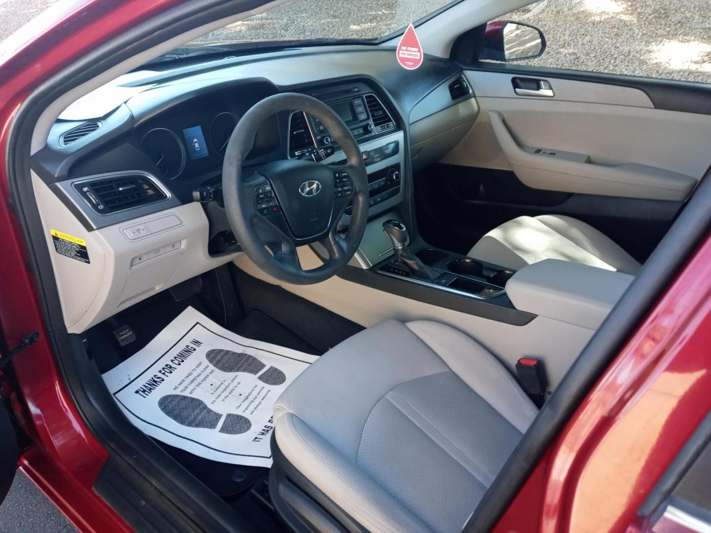 2015 red /gray and black Hyundai Sonata ECO (5NPE24AF1FH) with an 1.6L L4 DOHC 16V engine, 7-Speed Automatic transmission, located at 323 E Dunlap Ave., Phoenix, AZ, 85020, (602) 331-9000, 33.567677, -112.069000 - 2015 Hyundai Sonata ECO........A Must See!!... No accidents,.... Ice cold AC...... The car is gorgeous inside and out. Power windows, Power door locks, Stereo/CD Player, Phone sync, blue tooth, satellite compatible, Beautiful Gray and black interior with gray cloth seats in near perfect condition, C - Photo#9