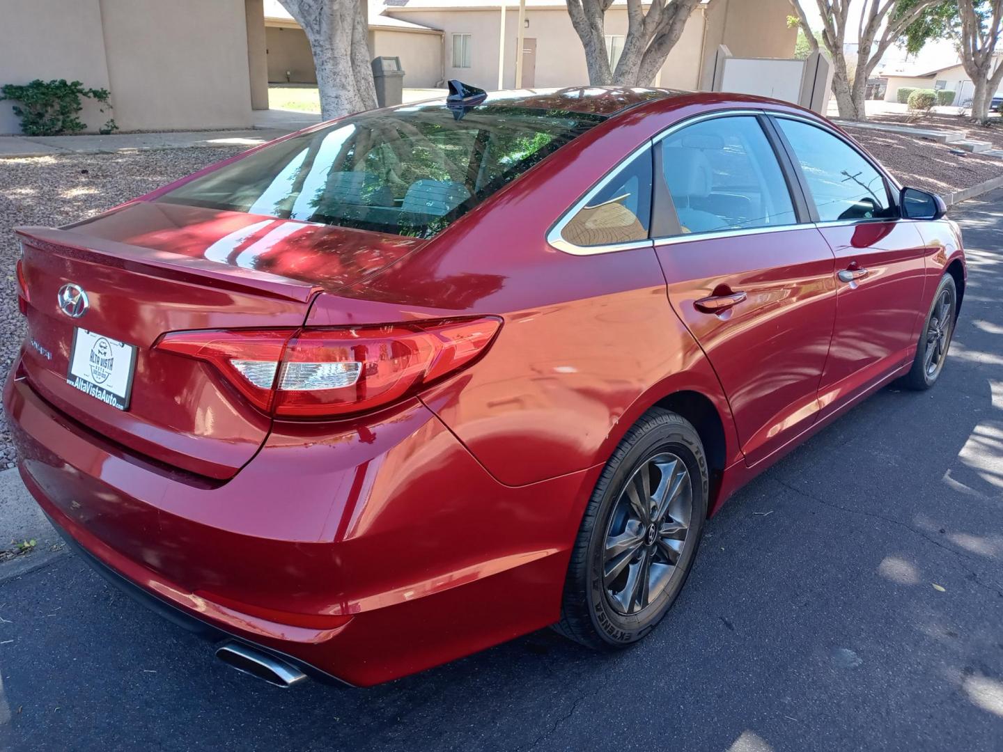 2015 red /gray and black Hyundai Sonata ECO (5NPE24AF1FH) with an 1.6L L4 DOHC 16V engine, 7-Speed Automatic transmission, located at 323 E Dunlap Ave., Phoenix, AZ, 85020, (602) 331-9000, 33.567677, -112.069000 - 2015 Hyundai Sonata ECO........A Must See!!... No accidents,.... Ice cold AC...... The car is gorgeous inside and out. Power windows, Power door locks, Stereo/CD Player, Phone sync, blue tooth, satellite compatible, Beautiful Gray and black interior with gray cloth seats in near perfect condition, C - Photo#3