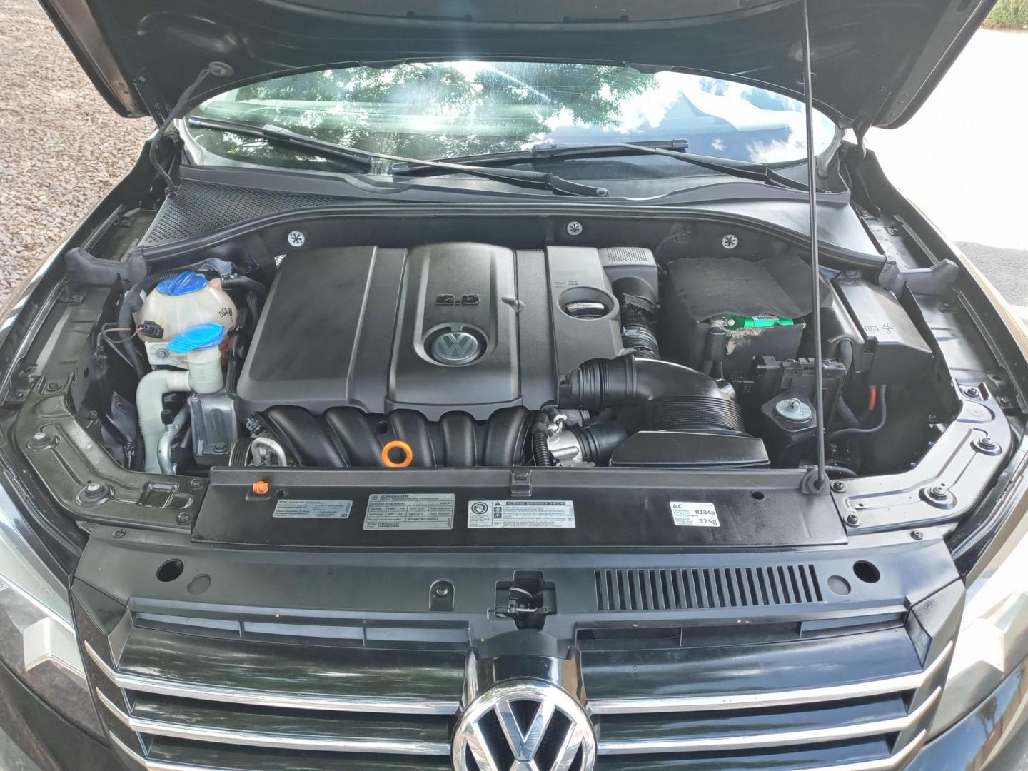 2012 black /black Volkswagen Passat 2.5L SE AT (1VWBP7A36CC) with an 2.5L L5 engine, 6-Speed Automatic transmission, located at 323 E Dunlap Ave., Phoenix, AZ, 85020, (602) 331-9000, 33.567677, -112.069000 - 2012 Volkswagen Passat 2.5L SE AT,..............A Must See!!..... No accidents,..... Ice cold AC. The car is gorgeous inside and out. Power windows, Power door locks, Touch screen Stereo/CD Player, Phone sync, Bluetooth, Satellite compatible, Beautiful black interior with black leather seats in near - Photo#19