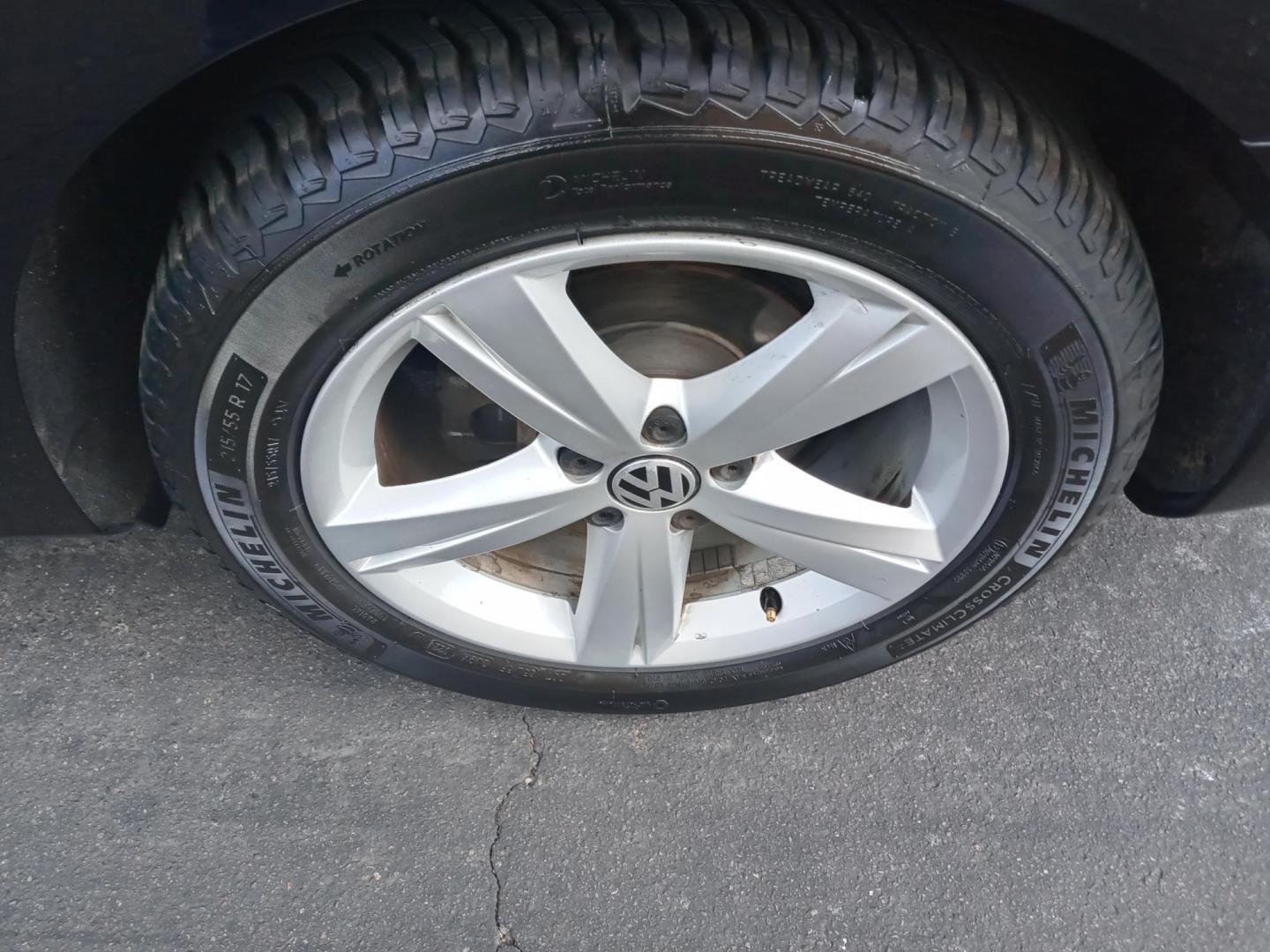 2012 black /black Volkswagen Passat 2.5L SE AT (1VWBP7A36CC) with an 2.5L L5 engine, 6-Speed Automatic transmission, located at 323 E Dunlap Ave., Phoenix, AZ, 85020, (602) 331-9000, 33.567677, -112.069000 - 2012 Volkswagen Passat 2.5L SE AT,..............A Must See!!..... No accidents,..... Ice cold AC. The car is gorgeous inside and out. Power windows, Power door locks, Touch screen Stereo/CD Player, Phone sync, Bluetooth, Satellite compatible, Beautiful black interior with black leather seats in near - Photo#20