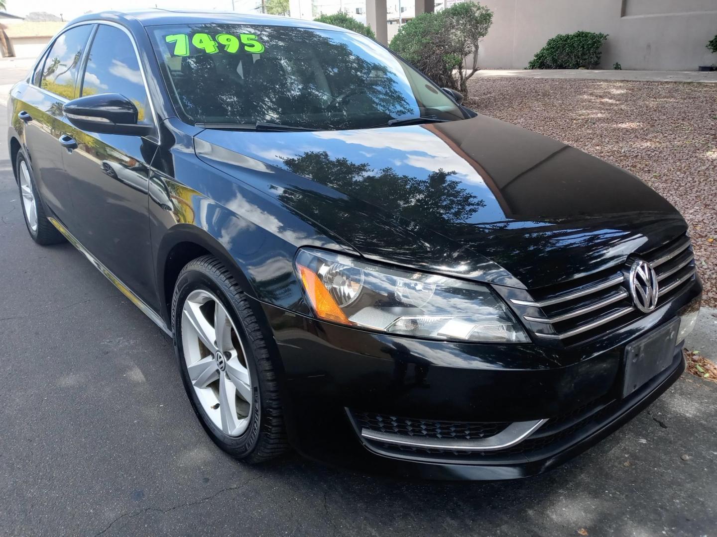2012 black /black Volkswagen Passat 2.5L SE AT (1VWBP7A36CC) with an 2.5L L5 engine, 6-Speed Automatic transmission, located at 323 E Dunlap Ave., Phoenix, AZ, 85020, (602) 331-9000, 33.567677, -112.069000 - 2012 Volkswagen Passat 2.5L SE AT,..............A Must See!!..... No accidents,..... Ice cold AC. The car is gorgeous inside and out. Power windows, Power door locks, Touch screen Stereo/CD Player, Phone sync, Bluetooth, Satellite compatible, Beautiful black interior with black leather seats in near - Photo#2