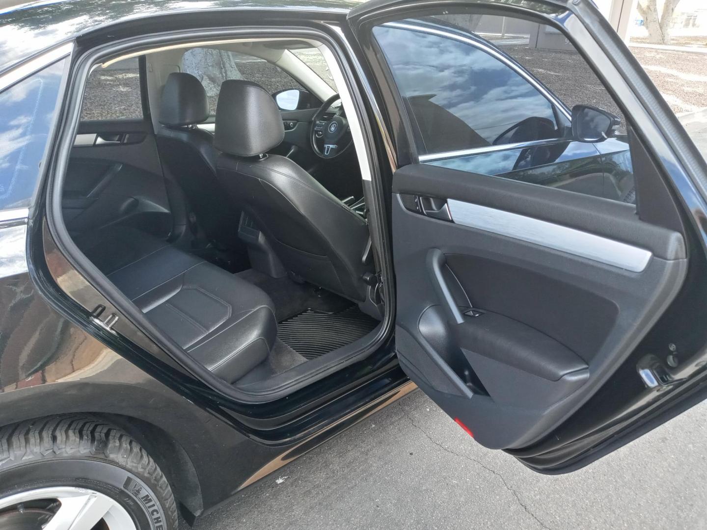 2012 black /black Volkswagen Passat 2.5L SE AT (1VWBP7A36CC) with an 2.5L L5 engine, 6-Speed Automatic transmission, located at 323 E Dunlap Ave., Phoenix, AZ, 85020, (602) 331-9000, 33.567677, -112.069000 - 2012 Volkswagen Passat 2.5L SE AT,..............A Must See!!..... No accidents,..... Ice cold AC. The car is gorgeous inside and out. Power windows, Power door locks, Touch screen Stereo/CD Player, Phone sync, Bluetooth, Satellite compatible, Beautiful black interior with black leather seats in near - Photo#14