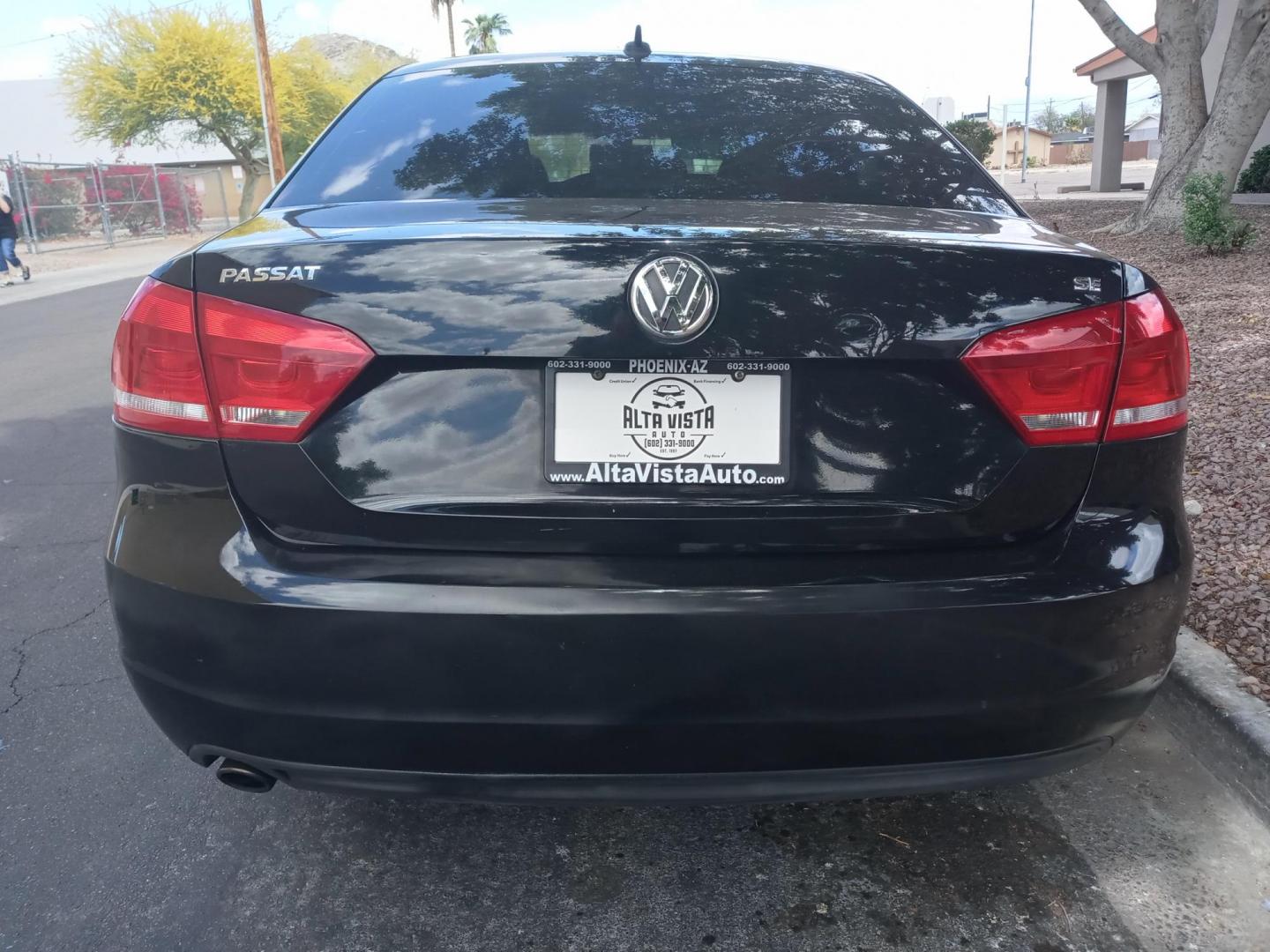 2012 black /black Volkswagen Passat 2.5L SE AT (1VWBP7A36CC) with an 2.5L L5 engine, 6-Speed Automatic transmission, located at 323 E Dunlap Ave., Phoenix, AZ, 85020, (602) 331-9000, 33.567677, -112.069000 - 2012 Volkswagen Passat 2.5L SE AT,..............A Must See!!..... No accidents,..... Ice cold AC. The car is gorgeous inside and out. Power windows, Power door locks, Touch screen Stereo/CD Player, Phone sync, Bluetooth, Satellite compatible, Beautiful black interior with black leather seats in near - Photo#7