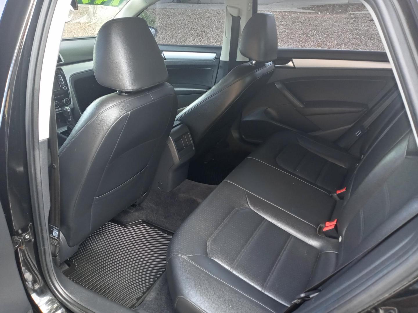 2012 black /black Volkswagen Passat 2.5L SE AT (1VWBP7A36CC) with an 2.5L L5 engine, 6-Speed Automatic transmission, located at 323 E Dunlap Ave., Phoenix, AZ, 85020, (602) 331-9000, 33.567677, -112.069000 - 2012 Volkswagen Passat 2.5L SE AT,..............A Must See!!..... No accidents,..... Ice cold AC. The car is gorgeous inside and out. Power windows, Power door locks, Touch screen Stereo/CD Player, Phone sync, Bluetooth, Satellite compatible, Beautiful black interior with black leather seats in near - Photo#11