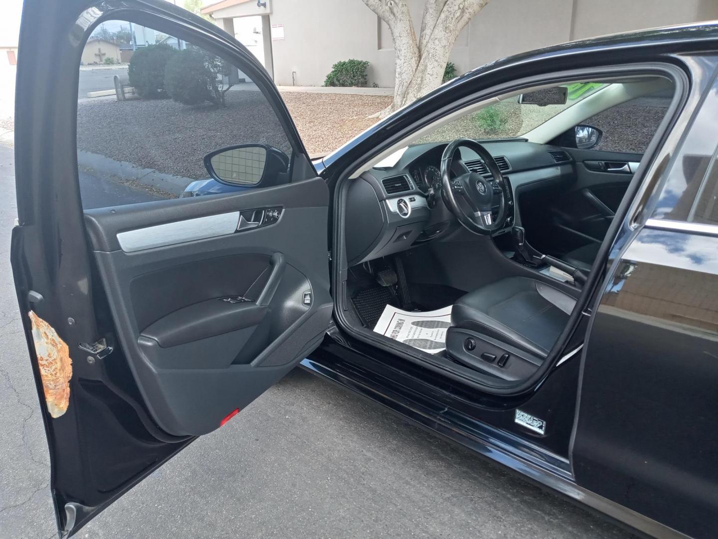 2012 black /black Volkswagen Passat 2.5L SE AT (1VWBP7A36CC) with an 2.5L L5 engine, 6-Speed Automatic transmission, located at 323 E Dunlap Ave., Phoenix, AZ, 85020, (602) 331-9000, 33.567677, -112.069000 - 2012 Volkswagen Passat 2.5L SE AT,..............A Must See!!..... No accidents,..... Ice cold AC. The car is gorgeous inside and out. Power windows, Power door locks, Touch screen Stereo/CD Player, Phone sync, Bluetooth, Satellite compatible, Beautiful black interior with black leather seats in near - Photo#8