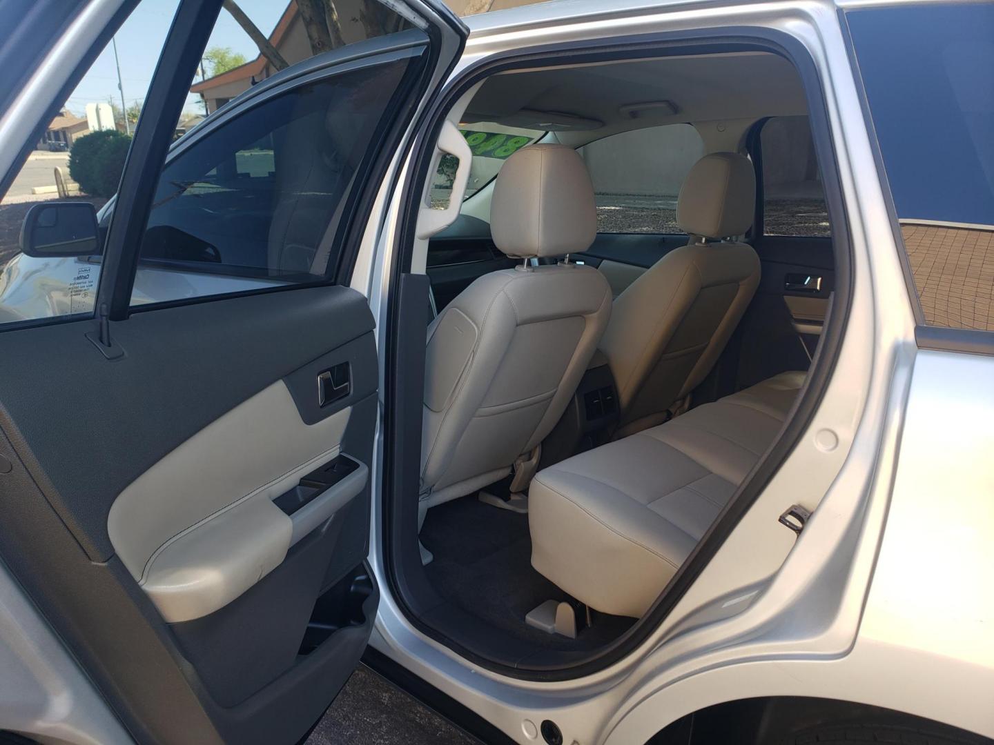 2013 silver /gray and black Ford Edge SE FWD (2FMDK3GC1DB) with an 3.5L V6 DOHC 24V engine, 6-Speed Automatic transmission, located at 323 E Dunlap Ave., Phoenix, AZ, 85020, (602) 331-9000, 33.567677, -112.069000 - Photo#9