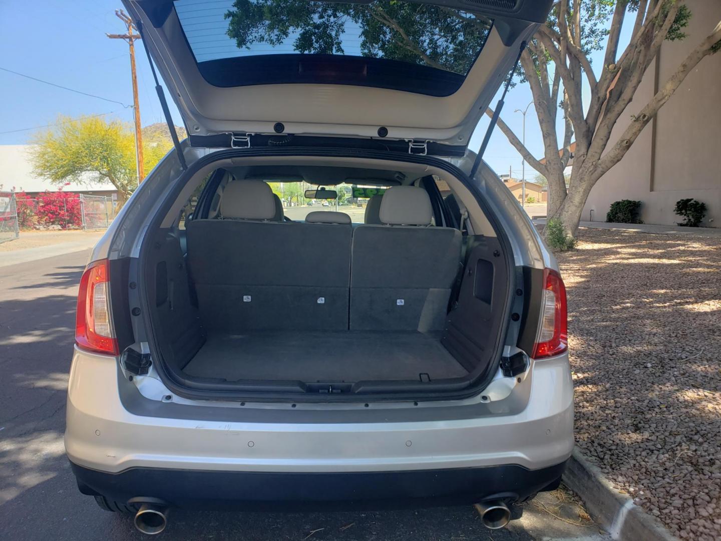 2013 silver /gray and black Ford Edge SE FWD (2FMDK3GC1DB) with an 3.5L V6 DOHC 24V engine, 6-Speed Automatic transmission, located at 323 E Dunlap Ave., Phoenix, AZ, 85020, (602) 331-9000, 33.567677, -112.069000 - Photo#11