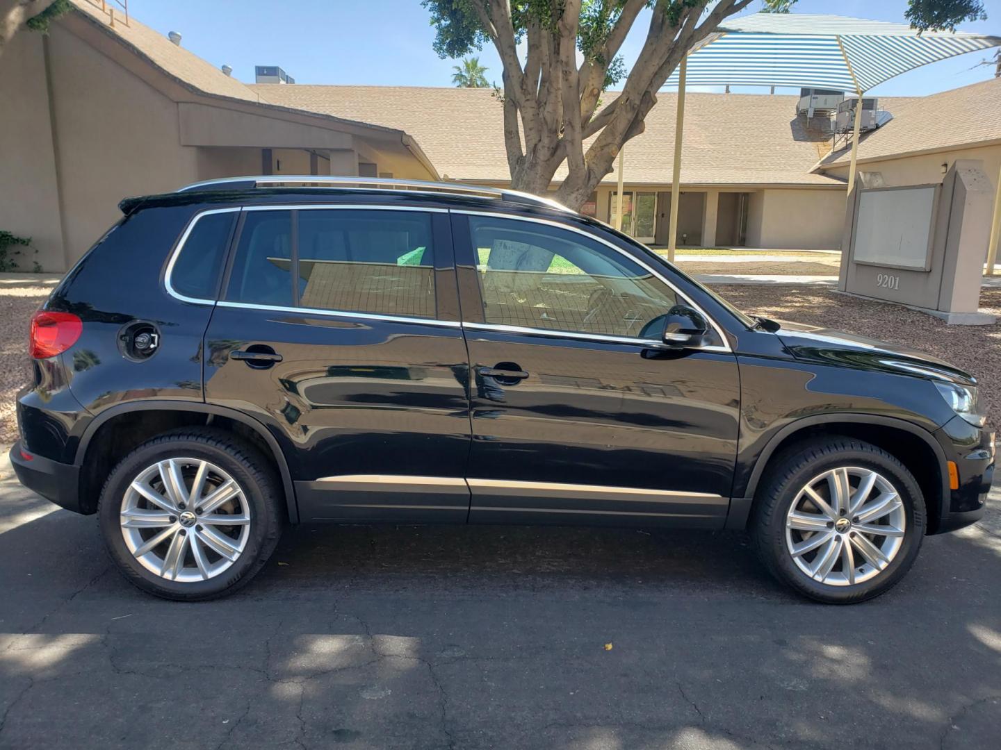 2015 black /gray and black Volkswagen Tiguan S 4Motion (WVGBV7AX9FW) with an 2.0L L4 DOHC 16V TURBO engine, 6-Speed Automatic transmission, located at 323 E Dunlap Ave., Phoenix, AZ, 85020, (602) 331-9000, 33.567677, -112.069000 - 2015 Volkswagen Tiguan S 4Motion,.......EXCELLENT condition,.... Ice Cold A/C, Black and gray interior with black leather seats in near perfect condition, Stereo/CD Player, Bluetooth, Phone sync, Backup camera, Satellite compatible, Navigation, Gorgeous tinted sunroof, This suv is gorgeous inside an - Photo#4