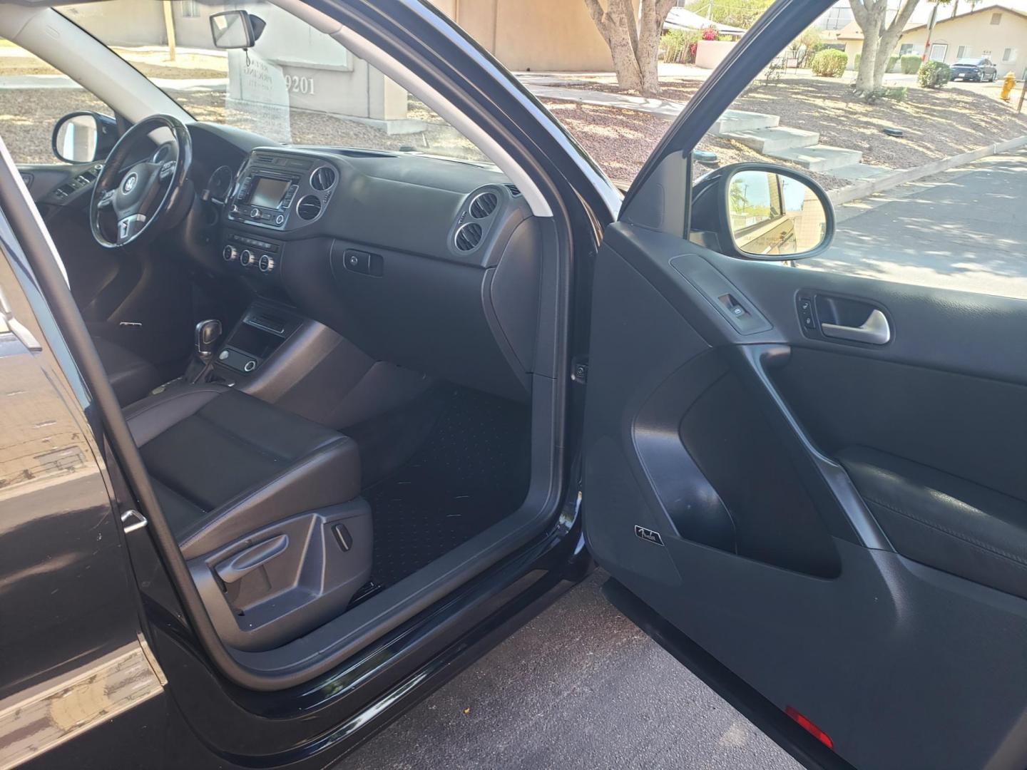 2015 black /gray and black Volkswagen Tiguan S 4Motion (WVGBV7AX9FW) with an 2.0L L4 DOHC 16V TURBO engine, 6-Speed Automatic transmission, located at 323 E Dunlap Ave., Phoenix, AZ, 85020, (602) 331-9000, 33.567677, -112.069000 - 2015 Volkswagen Tiguan S 4Motion,.......EXCELLENT condition,.... Ice Cold A/C, Black and gray interior with black leather seats in near perfect condition, Stereo/CD Player, Bluetooth, Phone sync, Backup camera, Satellite compatible, Navigation, Gorgeous tinted sunroof, This suv is gorgeous inside an - Photo#12