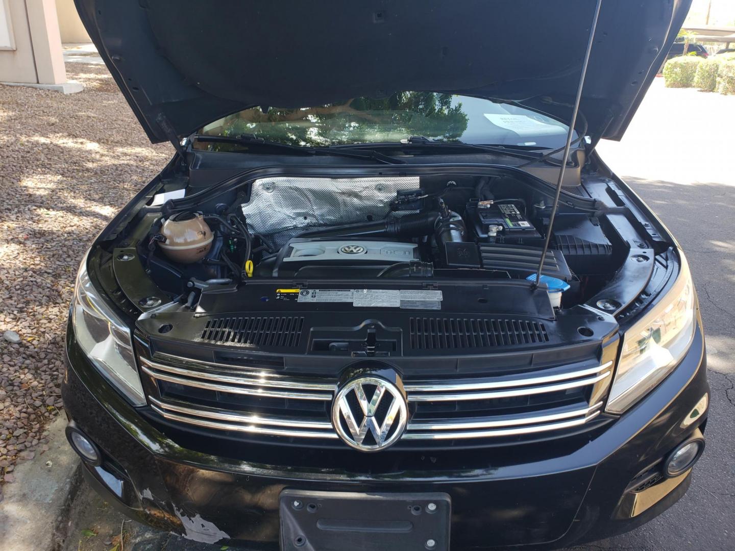 2015 black /gray and black Volkswagen Tiguan S 4Motion (WVGBV7AX9FW) with an 2.0L L4 DOHC 16V TURBO engine, 6-Speed Automatic transmission, located at 323 E Dunlap Ave., Phoenix, AZ, 85020, (602) 331-9000, 33.567677, -112.069000 - 2015 Volkswagen Tiguan S 4Motion,.......EXCELLENT condition,.... Ice Cold A/C, Black and gray interior with black leather seats in near perfect condition, Stereo/CD Player, Bluetooth, Phone sync, Backup camera, Satellite compatible, Navigation, Gorgeous tinted sunroof, This suv is gorgeous inside an - Photo#18