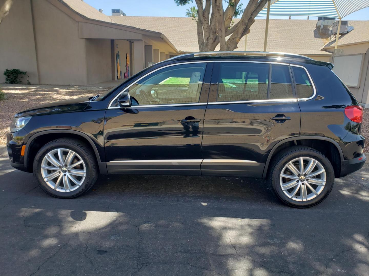 2015 black /gray and black Volkswagen Tiguan S 4Motion (WVGBV7AX9FW) with an 2.0L L4 DOHC 16V TURBO engine, 6-Speed Automatic transmission, located at 323 E Dunlap Ave., Phoenix, AZ, 85020, (602) 331-9000, 33.567677, -112.069000 - 2015 Volkswagen Tiguan S 4Motion,.......EXCELLENT condition,.... Ice Cold A/C, Black and gray interior with black leather seats in near perfect condition, Stereo/CD Player, Bluetooth, Phone sync, Backup camera, Satellite compatible, Navigation, Gorgeous tinted sunroof, This suv is gorgeous inside an - Photo#6