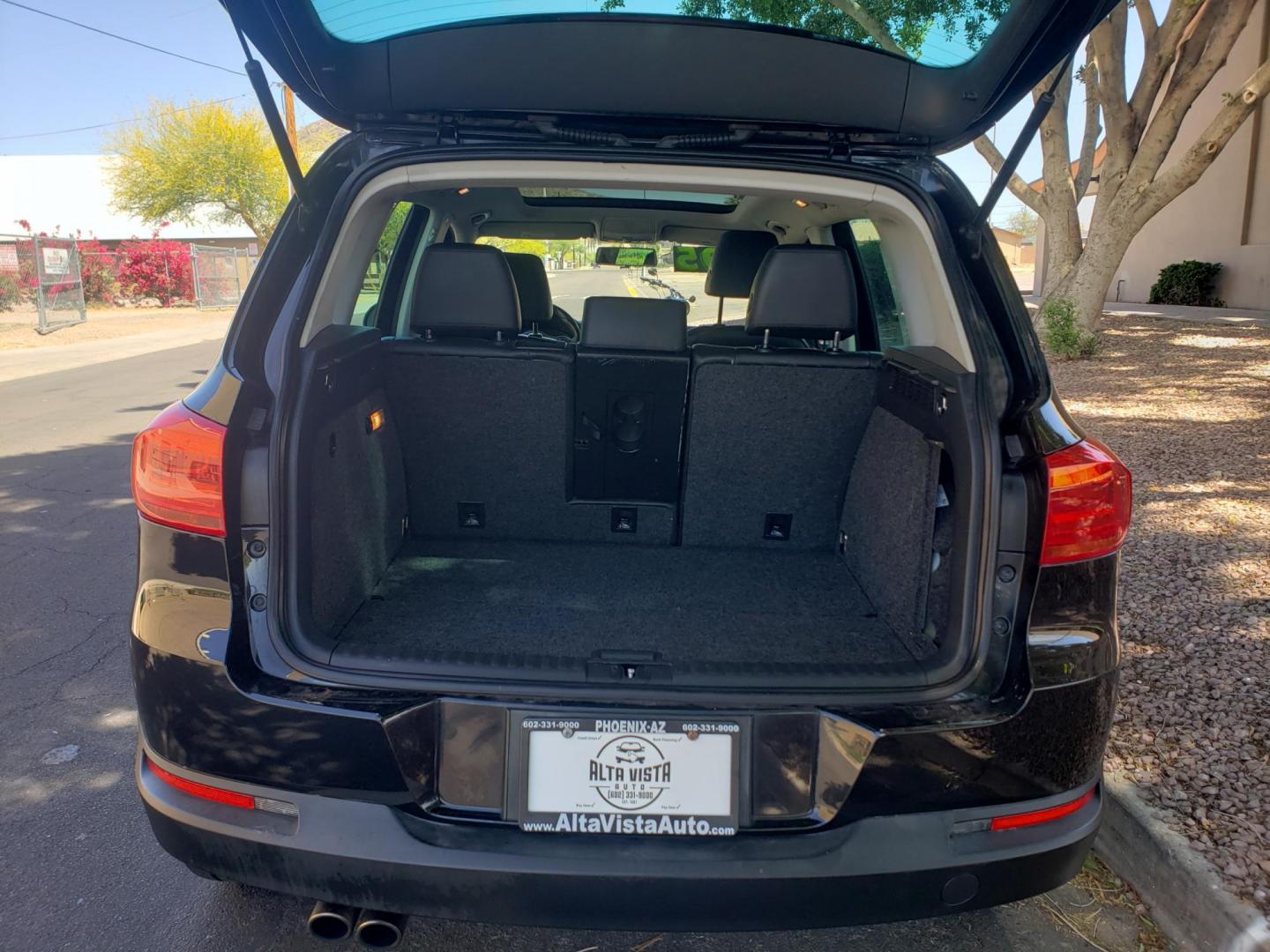 2015 black /gray and black Volkswagen Tiguan S 4Motion (WVGBV7AX9FW) with an 2.0L L4 DOHC 16V TURBO engine, 6-Speed Automatic transmission, located at 323 E Dunlap Ave., Phoenix, AZ, 85020, (602) 331-9000, 33.567677, -112.069000 - 2015 Volkswagen Tiguan S 4Motion,.......EXCELLENT condition,.... Ice Cold A/C, Black and gray interior with black leather seats in near perfect condition, Stereo/CD Player, Bluetooth, Phone sync, Backup camera, Satellite compatible, Navigation, Gorgeous tinted sunroof, This suv is gorgeous inside an - Photo#19