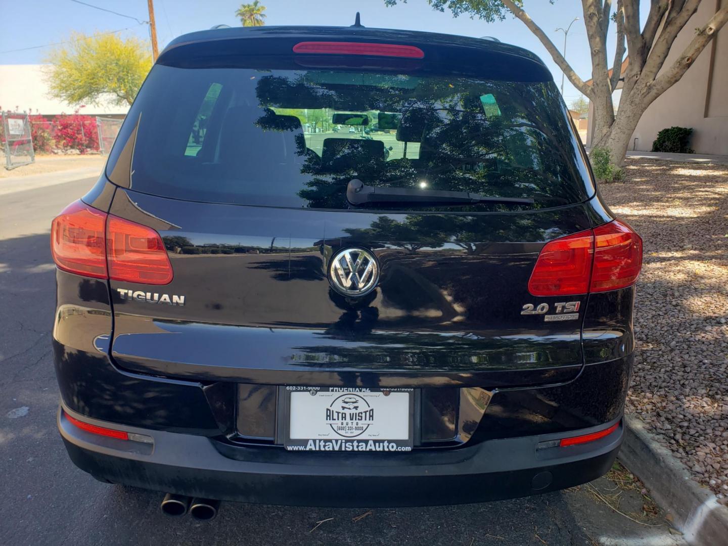 2015 black /gray and black Volkswagen Tiguan S 4Motion (WVGBV7AX9FW) with an 2.0L L4 DOHC 16V TURBO engine, 6-Speed Automatic transmission, located at 323 E Dunlap Ave., Phoenix, AZ, 85020, (602) 331-9000, 33.567677, -112.069000 - 2015 Volkswagen Tiguan S 4Motion,.......EXCELLENT condition,.... Ice Cold A/C, Black and gray interior with black leather seats in near perfect condition, Stereo/CD Player, Bluetooth, Phone sync, Backup camera, Satellite compatible, Navigation, Gorgeous tinted sunroof, This suv is gorgeous inside an - Photo#7