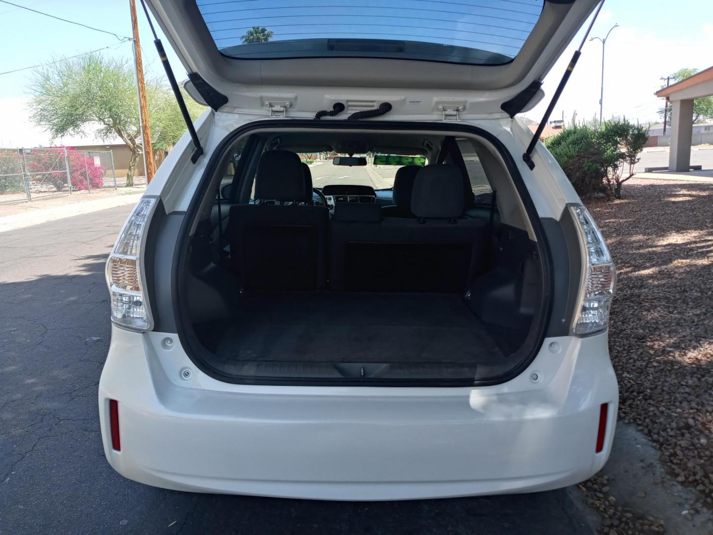2012 WHITE /gray and black Toyota Prius Two (JTDZN3EU5C3) with an 1.8L L4 DOHC 16V HYBRID engine, Continuously Variable Transmission transmission, located at 323 E Dunlap Ave., Phoenix, AZ, 85020, (602) 331-9000, 33.567677, -112.069000 - 2012 Toyota Prius Two,....... EXCELLENT condition, A Real Must See!!.... No accidents, Power everything, Ice cold ac, Touch screen Stereo/CD player, blue tooth, phone sync, backup camera, navigation, Clean Gray and lite gray interior with gray cloth seats in near perfect condition, power windows, p - Photo#16
