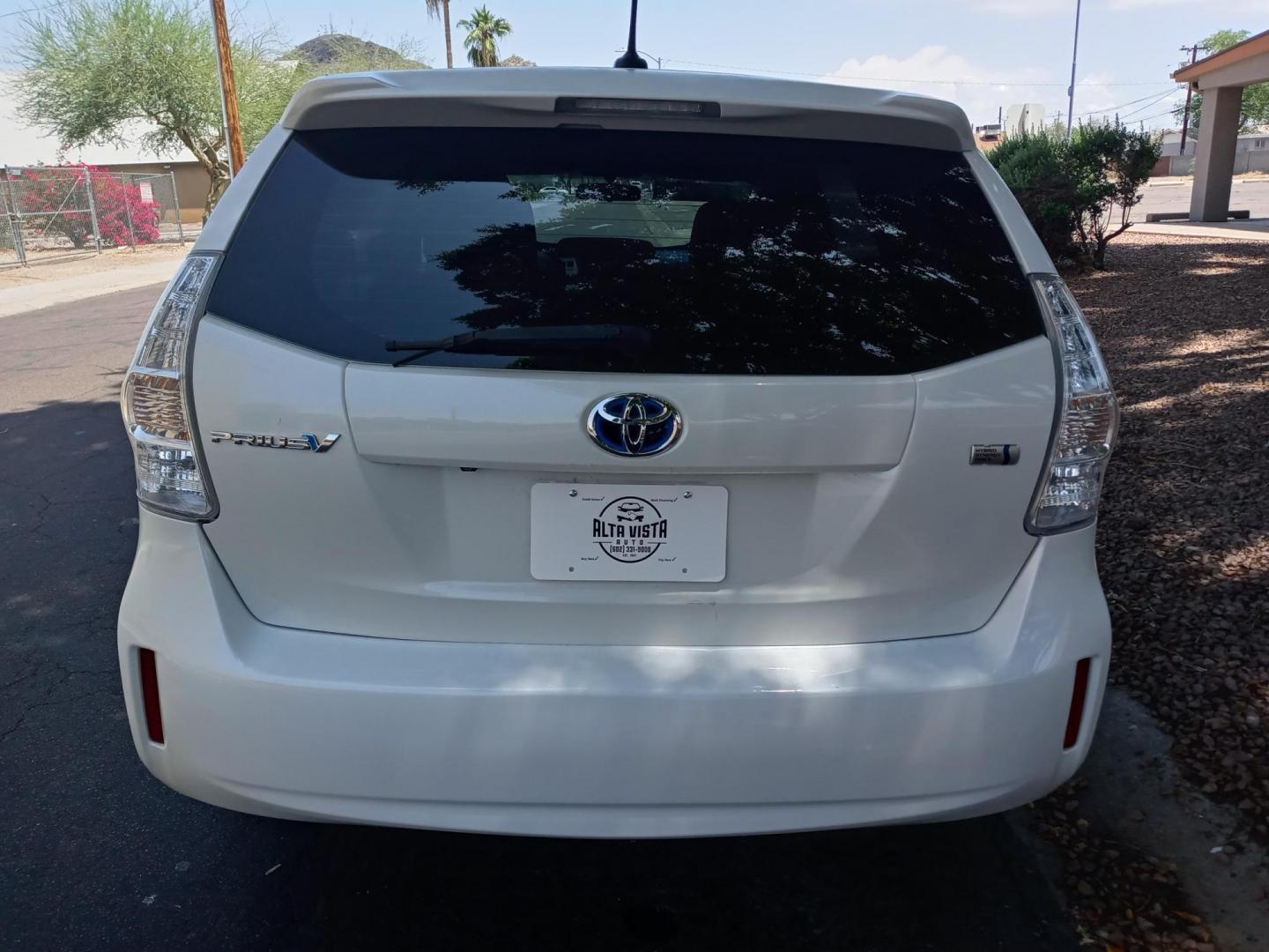 2012 WHITE /gray and black Toyota Prius Two (JTDZN3EU5C3) with an 1.8L L4 DOHC 16V HYBRID engine, Continuously Variable Transmission transmission, located at 323 E Dunlap Ave., Phoenix, AZ, 85020, (602) 331-9000, 33.567677, -112.069000 - 2012 Toyota Prius Two,....... EXCELLENT condition, A Real Must See!!.... No accidents, Power everything, Ice cold ac, Touch screen Stereo/CD player, blue tooth, phone sync, backup camera, navigation, Clean Gray and lite gray interior with gray cloth seats in near perfect condition, power windows, p - Photo#7