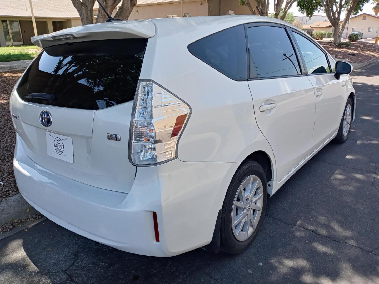 2012 WHITE /gray and black Toyota Prius Two (JTDZN3EU5C3) with an 1.8L L4 DOHC 16V HYBRID engine, Continuously Variable Transmission transmission, located at 323 E Dunlap Ave., Phoenix, AZ, 85020, (602) 331-9000, 33.567677, -112.069000 - 2012 Toyota Prius Two,....... EXCELLENT condition, A Real Must See!!.... No accidents, Power everything, Ice cold ac, Touch screen Stereo/CD player, blue tooth, phone sync, backup camera, navigation, Clean Gray and lite gray interior with gray cloth seats in near perfect condition, power windows, p - Photo#3