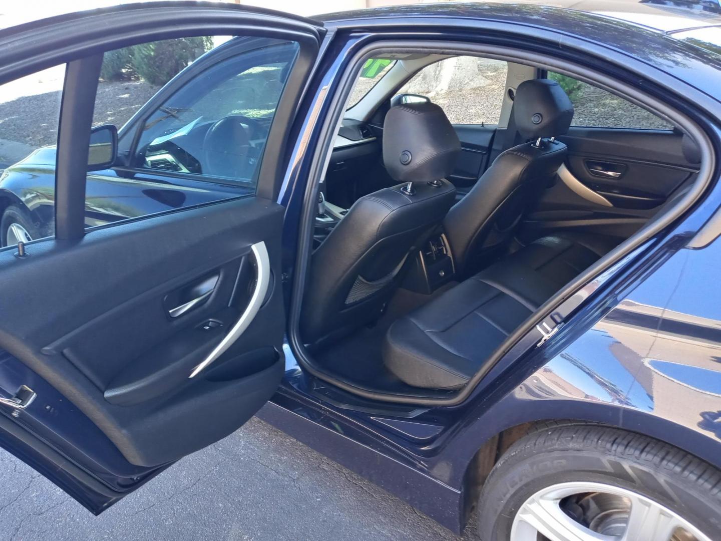 2013 black /black BMW 3-Series 328i Sedan (WBA3C1C58DF) with an 2.0L L4 DOHC 16V engine, automatic transmission, located at 323 E Dunlap Ave., Phoenix, AZ, 85020, (602) 331-9000, 33.567677, -112.069000 - 2013 BMW 3-Series 328i Sedan,……. EXCELLENT condition,…… A Real Must See!!.... No accidents, Power everything, Ice cold ac, Black interior with black leather seats in near perfect condition, power windows, power door locks, stereo/cd player, phone sync, blue tooth, Gorgeous tinted sunroof, cl - Photo#10