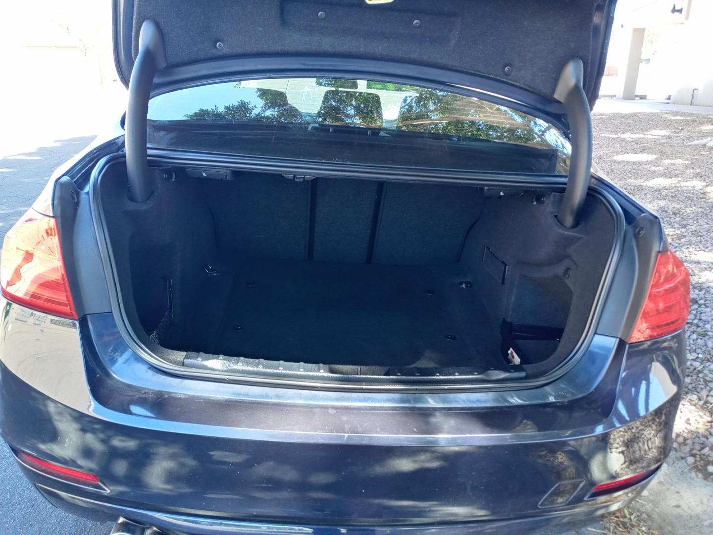 2013 black /black BMW 3-Series 328i Sedan (WBA3C1C58DF) with an 2.0L L4 DOHC 16V engine, automatic transmission, located at 323 E Dunlap Ave., Phoenix, AZ, 85020, (602) 331-9000, 33.567677, -112.069000 - 2013 BMW 3-Series 328i Sedan,……. EXCELLENT condition,…… A Real Must See!!.... No accidents, Power everything, Ice cold ac, Black interior with black leather seats in near perfect condition, power windows, power door locks, stereo/cd player, phone sync, blue tooth, Gorgeous tinted sunroof, cl - Photo#18