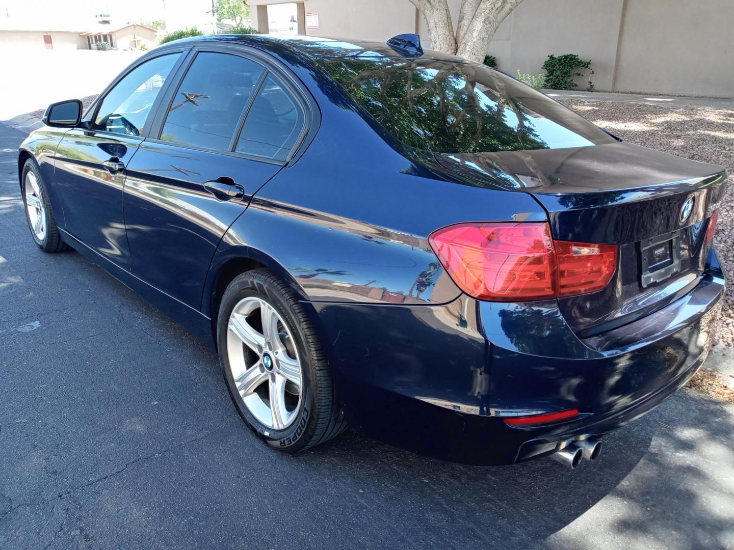2013 black /black BMW 3-Series 328i Sedan (WBA3C1C58DF) with an 2.0L L4 DOHC 16V engine, automatic transmission, located at 323 E Dunlap Ave., Phoenix, AZ, 85020, (602) 331-9000, 33.567677, -112.069000 - 2013 BMW 3-Series 328i Sedan,……. EXCELLENT condition,…… A Real Must See!!.... No accidents, Power everything, Ice cold ac, Black interior with black leather seats in near perfect condition, power windows, power door locks, stereo/cd player, phone sync, blue tooth, Gorgeous tinted sunroof, cl - Photo#5