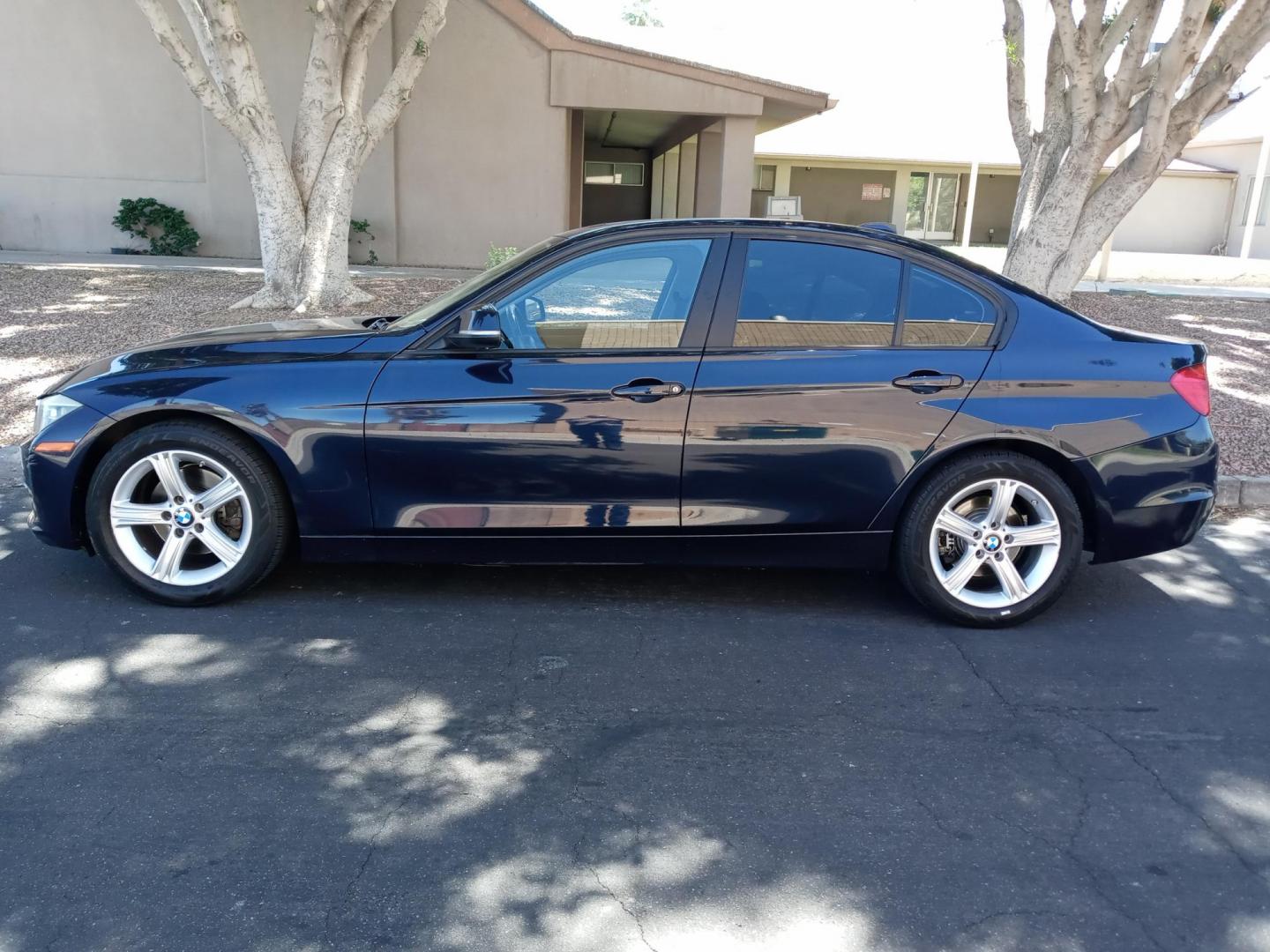 2013 black /black BMW 3-Series 328i Sedan (WBA3C1C58DF) with an 2.0L L4 DOHC 16V engine, automatic transmission, located at 323 E Dunlap Ave., Phoenix, AZ, 85020, (602) 331-9000, 33.567677, -112.069000 - 2013 BMW 3-Series 328i Sedan,……. EXCELLENT condition,…… A Real Must See!!.... No accidents, Power everything, Ice cold ac, Black interior with black leather seats in near perfect condition, power windows, power door locks, stereo/cd player, phone sync, blue tooth, Gorgeous tinted sunroof, cl - Photo#6