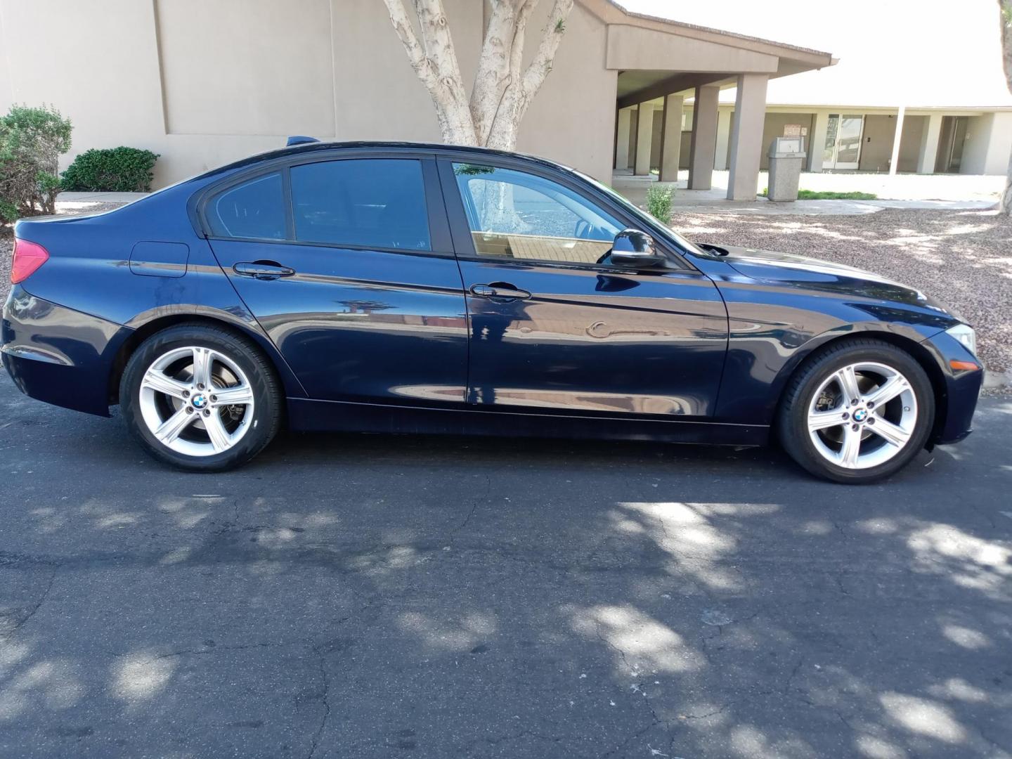 2013 black /black BMW 3-Series 328i Sedan (WBA3C1C58DF) with an 2.0L L4 DOHC 16V engine, automatic transmission, located at 323 E Dunlap Ave., Phoenix, AZ, 85020, (602) 331-9000, 33.567677, -112.069000 - 2013 BMW 3-Series 328i Sedan,……. EXCELLENT condition,…… A Real Must See!!.... No accidents, Power everything, Ice cold ac, Black interior with black leather seats in near perfect condition, power windows, power door locks, stereo/cd player, phone sync, blue tooth, Gorgeous tinted sunroof, cl - Photo#4