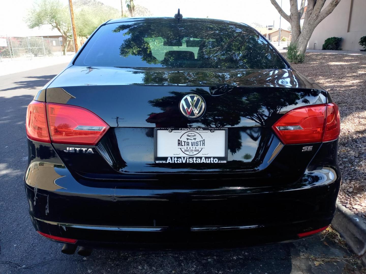 2014 black /gray and black Volkswagen Jetta SE (3VWD17AJXEM) with an 1.8L L4 DOHC 20V engine, 6-Speed Automatic transmission, located at 323 E Dunlap Ave., Phoenix, AZ, 85020, (602) 331-9000, 33.567677, -112.069000 - 2014 Volkswagen Jetta SE,...... EXCELLENT condition, A Real Must See!!.... No accidents, Ice cold ac, Stereo/CD Player, Satellite compatible, Bluetooth, Phone sync, Clean Black and gray interior with Black Leather seats in near perfect condition, power windows, power door locks, clean Arizona title, - Photo#6