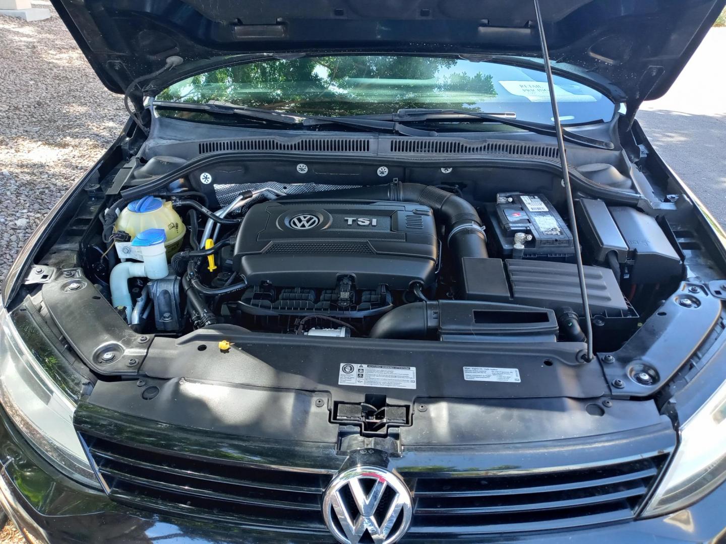 2014 black /gray and black Volkswagen Jetta SE (3VWD17AJXEM) with an 1.8L L4 DOHC 20V engine, 6-Speed Automatic transmission, located at 323 E Dunlap Ave., Phoenix, AZ, 85020, (602) 331-9000, 33.567677, -112.069000 - 2014 Volkswagen Jetta SE,...... EXCELLENT condition, A Real Must See!!.... No accidents, Ice cold ac, Stereo/CD Player, Satellite compatible, Bluetooth, Phone sync, Clean Black and gray interior with Black Leather seats in near perfect condition, power windows, power door locks, clean Arizona title, - Photo#16