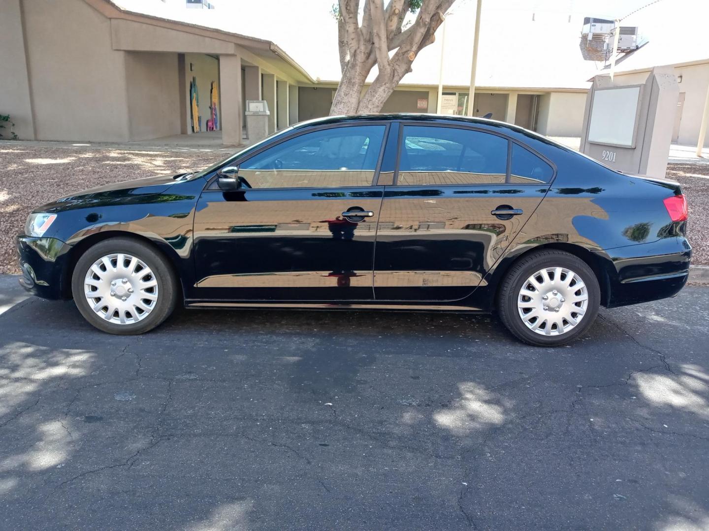 2014 black /gray and black Volkswagen Jetta SE (3VWD17AJXEM) with an 1.8L L4 DOHC 20V engine, 6-Speed Automatic transmission, located at 323 E Dunlap Ave., Phoenix, AZ, 85020, (602) 331-9000, 33.567677, -112.069000 - 2014 Volkswagen Jetta SE,...... EXCELLENT condition, A Real Must See!!.... No accidents, Ice cold ac, Stereo/CD Player, Satellite compatible, Bluetooth, Phone sync, Clean Black and gray interior with Black Leather seats in near perfect condition, power windows, power door locks, clean Arizona title, - Photo#5