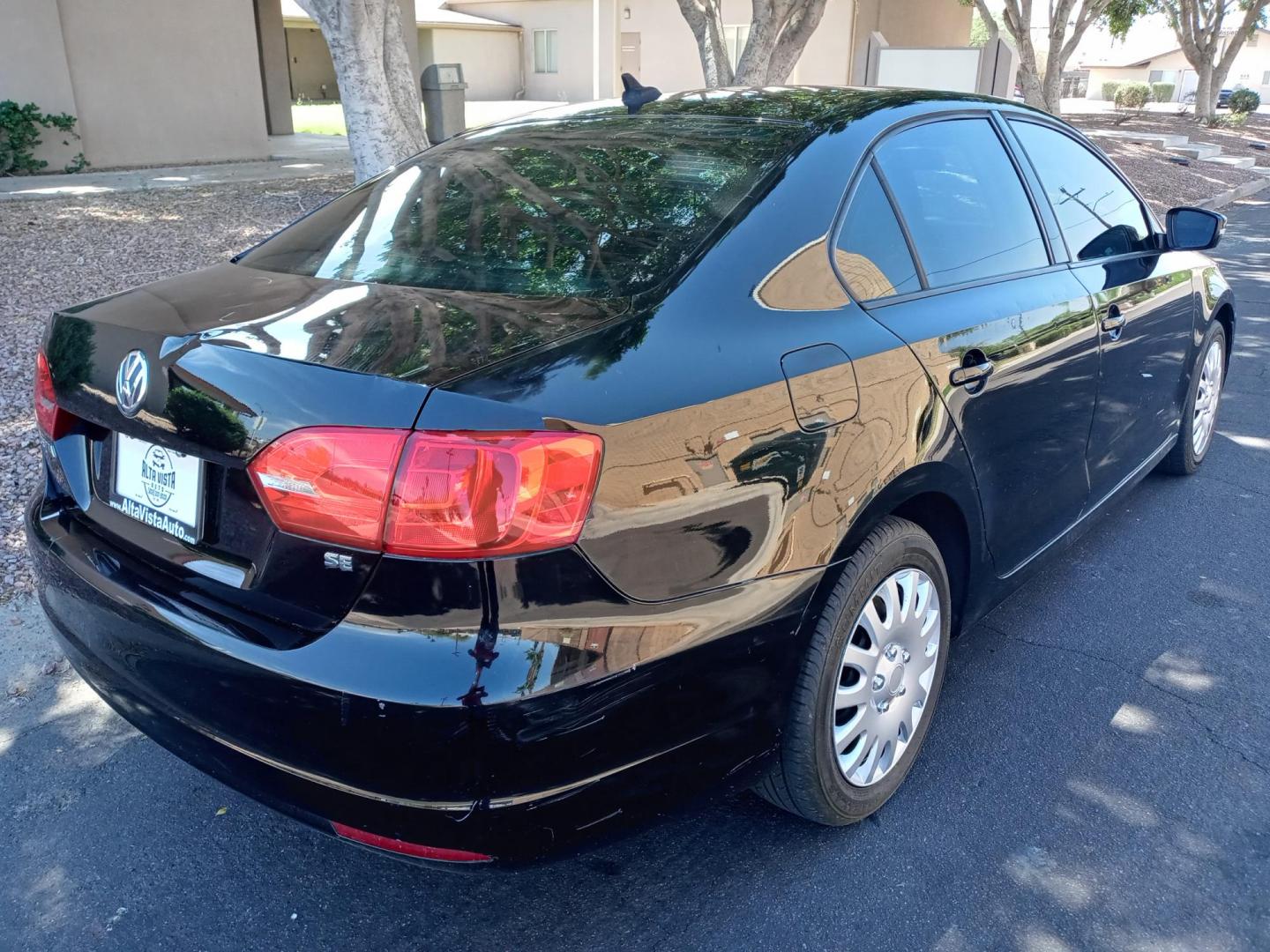 2014 black /gray and black Volkswagen Jetta SE (3VWD17AJXEM) with an 1.8L L4 DOHC 20V engine, 6-Speed Automatic transmission, located at 323 E Dunlap Ave., Phoenix, AZ, 85020, (602) 331-9000, 33.567677, -112.069000 - 2014 Volkswagen Jetta SE,...... EXCELLENT condition, A Real Must See!!.... No accidents, Ice cold ac, Stereo/CD Player, Satellite compatible, Bluetooth, Phone sync, Clean Black and gray interior with Black Leather seats in near perfect condition, power windows, power door locks, clean Arizona title, - Photo#3