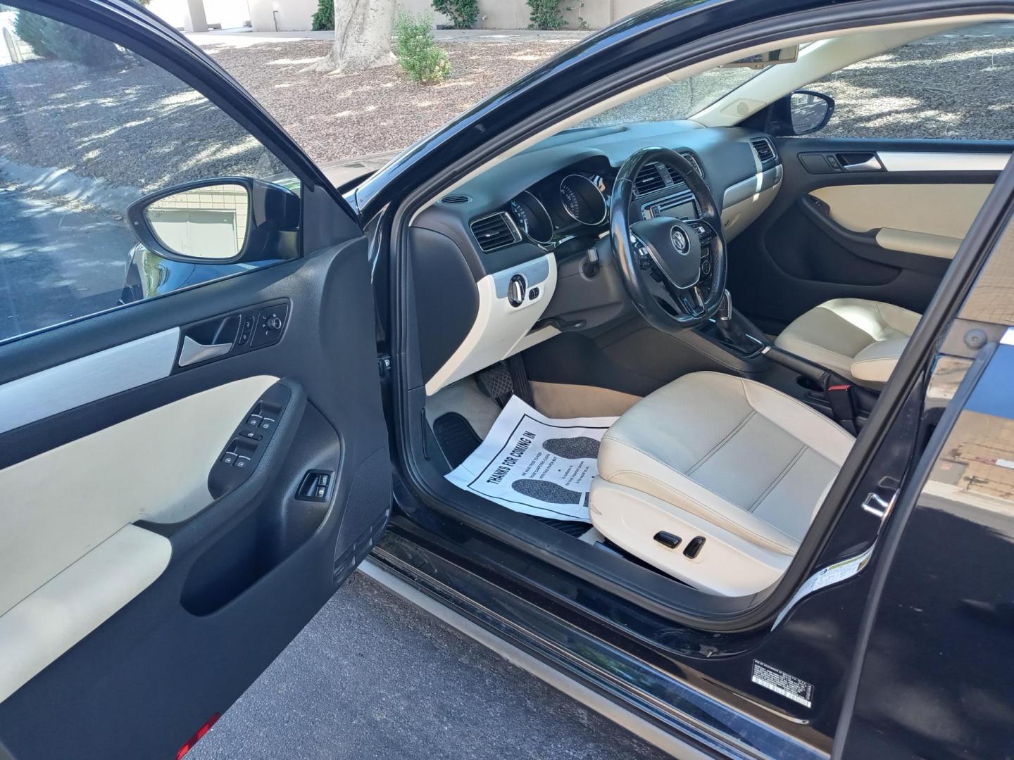 2016 black /black Volkswagen Jetta Hybrid SEL Premium (3VW637AJ4GM) with an 2.0L L4 DOHC 16V HYBRID engine, 7A transmission, located at 323 E Dunlap Ave., Phoenix, AZ, 85020, (602) 331-9000, 33.567677, -112.069000 - 2016 Volkswagen Jetta Hybrid SEL Premium,...... EXCELLENT condition, A Real Must See!!.... No accidents, Ice cold ac, Touch screen Stereo/CD Player, Satellite compatible, Bluetooth, Phone sync, Backup camera, Clean Black interior with Black and off white Leather seats in near perfect condition, powe - Photo#8