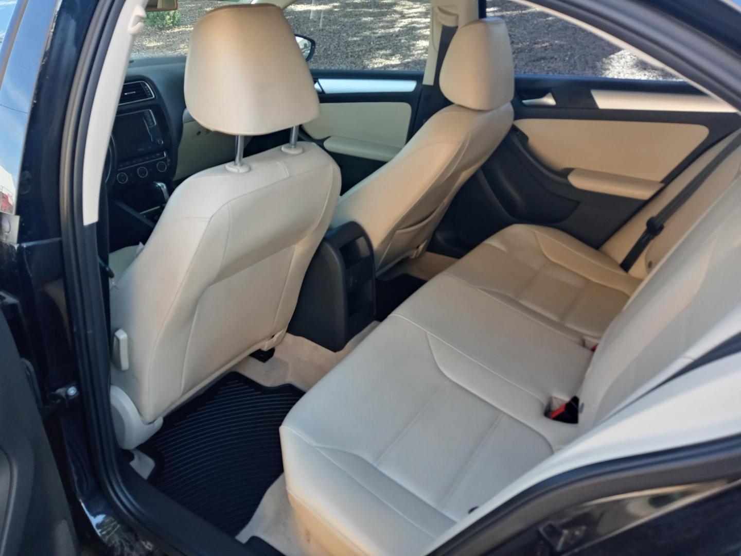 2016 black /black Volkswagen Jetta Hybrid SEL Premium (3VW637AJ4GM) with an 2.0L L4 DOHC 16V HYBRID engine, 7A transmission, located at 323 E Dunlap Ave., Phoenix, AZ, 85020, (602) 331-9000, 33.567677, -112.069000 - 2016 Volkswagen Jetta Hybrid SEL Premium,...... EXCELLENT condition, A Real Must See!!.... No accidents, Ice cold ac, Touch screen Stereo/CD Player, Satellite compatible, Bluetooth, Phone sync, Backup camera, Clean Black interior with Black and off white Leather seats in near perfect condition, powe - Photo#11
