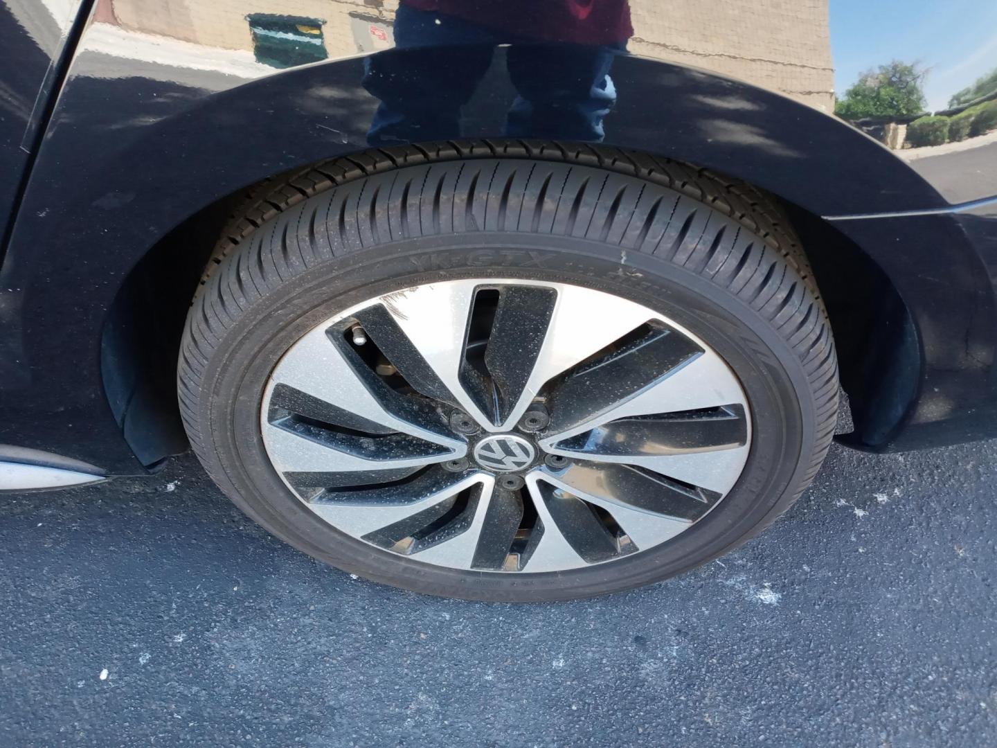 2016 black /black Volkswagen Jetta Hybrid SEL Premium (3VW637AJ4GM) with an 2.0L L4 DOHC 16V HYBRID engine, 7A transmission, located at 323 E Dunlap Ave., Phoenix, AZ, 85020, (602) 331-9000, 33.567677, -112.069000 - 2016 Volkswagen Jetta Hybrid SEL Premium,...... EXCELLENT condition, A Real Must See!!.... No accidents, Ice cold ac, Touch screen Stereo/CD Player, Satellite compatible, Bluetooth, Phone sync, Backup camera, Clean Black interior with Black and off white Leather seats in near perfect condition, powe - Photo#20