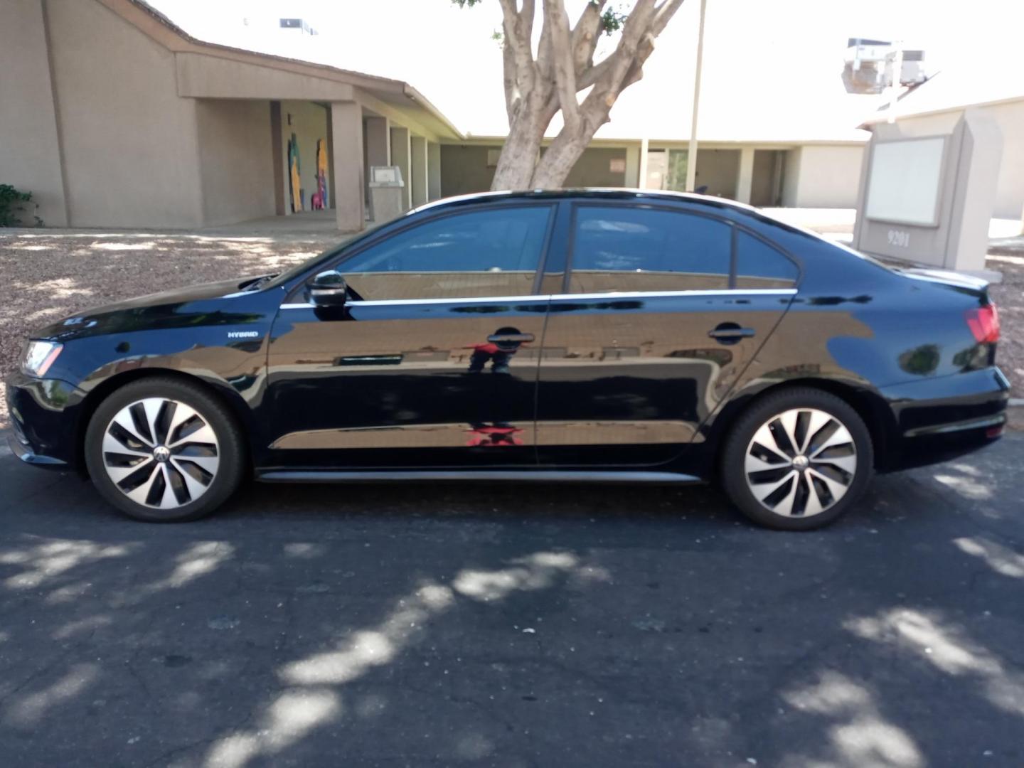 2016 black /black Volkswagen Jetta Hybrid SEL Premium (3VW637AJ4GM) with an 2.0L L4 DOHC 16V HYBRID engine, 7A transmission, located at 323 E Dunlap Ave., Phoenix, AZ, 85020, (602) 331-9000, 33.567677, -112.069000 - 2016 Volkswagen Jetta Hybrid SEL Premium,...... EXCELLENT condition, A Real Must See!!.... No accidents, Ice cold ac, Touch screen Stereo/CD Player, Satellite compatible, Bluetooth, Phone sync, Backup camera, Clean Black interior with Black and off white Leather seats in near perfect condition, powe - Photo#6