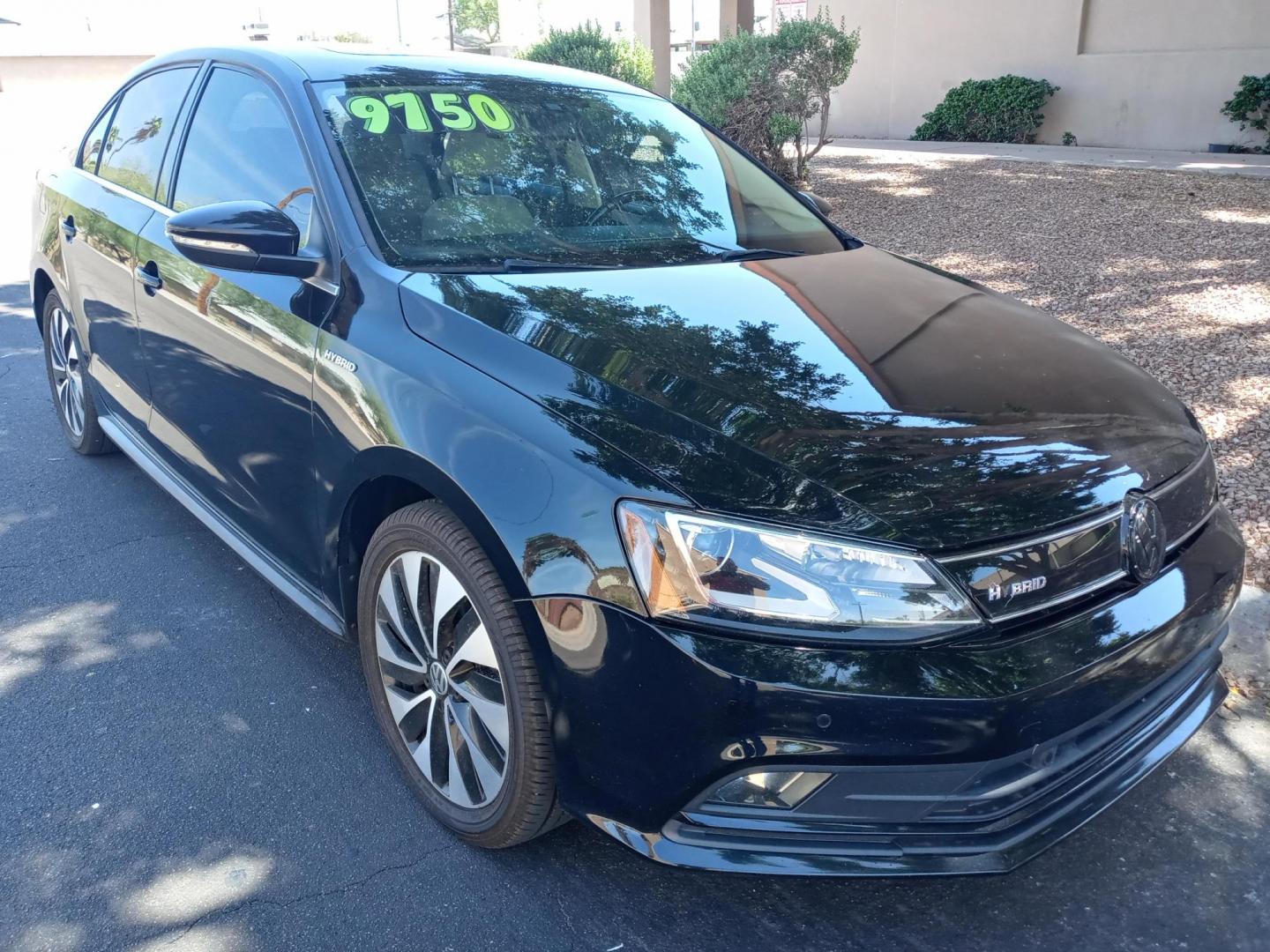 2016 black /black Volkswagen Jetta Hybrid SEL Premium (3VW637AJ4GM) with an 2.0L L4 DOHC 16V HYBRID engine, 7A transmission, located at 323 E Dunlap Ave., Phoenix, AZ, 85020, (602) 331-9000, 33.567677, -112.069000 - 2016 Volkswagen Jetta Hybrid SEL Premium,...... EXCELLENT condition, A Real Must See!!.... No accidents, Ice cold ac, Touch screen Stereo/CD Player, Satellite compatible, Bluetooth, Phone sync, Backup camera, Clean Black interior with Black and off white Leather seats in near perfect condition, powe - Photo#2