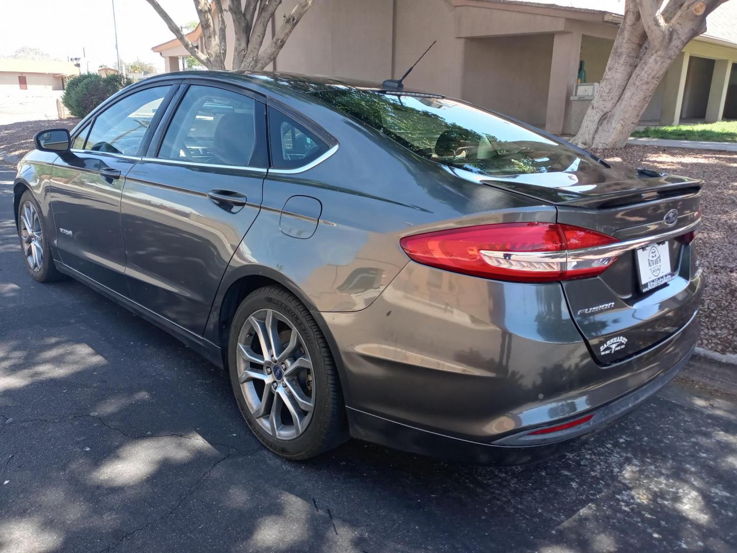 2017 gray /black Ford Fusion Hybrid SE (3FA6P0LU0HR) with an 2.0L L4 DOHC 16V HYBRID engine, CVT transmission, located at 323 E Dunlap Ave., Phoenix, AZ, 85020, (602) 331-9000, 33.567677, -112.069000 - 2017 Ford Fusion Hybrid SE,........EXCELLENT condition, A Real Must See!!.... No accidents, Power everything, Touch screen Stereo/cd player, Phone sync, Bluetooth, Satellite compatible, backup camera, navigation, Ice cold ac, Clean Black interior with black leather seats in near perfect condition, p - Photo#5