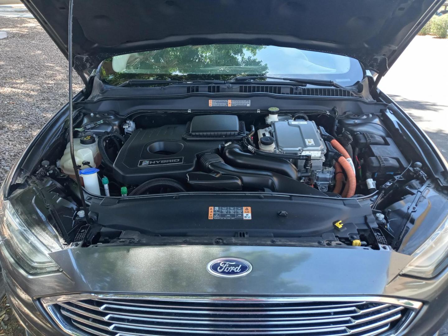 2017 gray /black Ford Fusion Hybrid SE (3FA6P0LU0HR) with an 2.0L L4 DOHC 16V HYBRID engine, CVT transmission, located at 323 E Dunlap Ave., Phoenix, AZ, 85020, (602) 331-9000, 33.567677, -112.069000 - 2017 Ford Fusion Hybrid SE,........EXCELLENT condition, A Real Must See!!.... No accidents, Power everything, Touch screen Stereo/cd player, Phone sync, Bluetooth, Satellite compatible, backup camera, navigation, Ice cold ac, Clean Black interior with black leather seats in near perfect condition, p - Photo#17