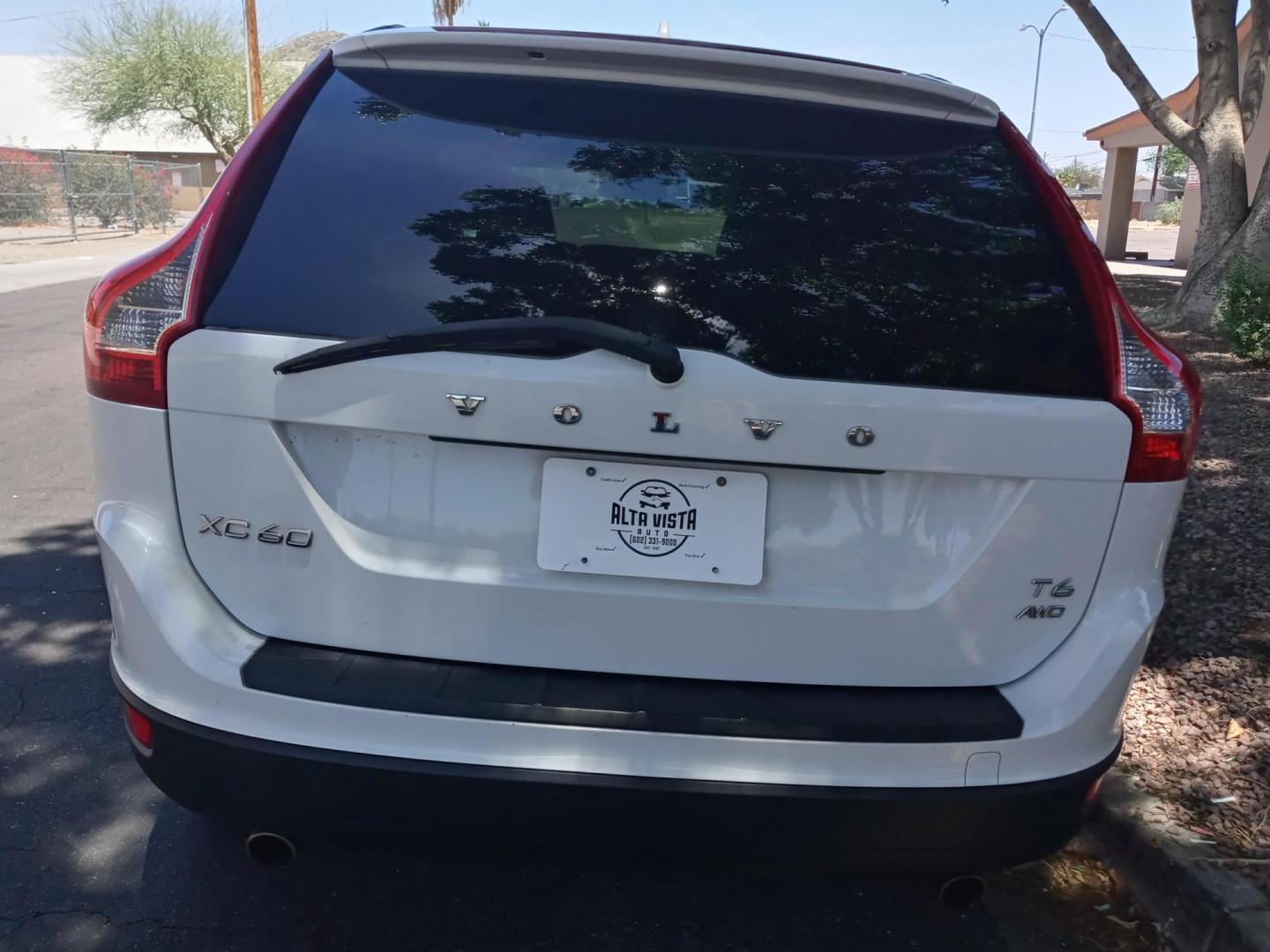 2013 WHITE /off white Volvo XC60 T6 AWD (YV4902DZ9D2) with an 3.0L L6 DOHC 24V TURBO engine, 6-Speed Automatic transmission, located at 323 E Dunlap Ave., Phoenix, AZ, 85020, (602) 331-9000, 33.567677, -112.069000 - 2013 Volvo XC60 T6 AWD,.......EXCELLENT condition,.... Ice Cold A/C, off white interior with off white leather seats in near perfect condition, Rear AC, Tune up, Stereo/CD Player, Bluetooth, Phone sync, Satellite compatible, Gorgeous tinted sunroof, This suv is gorgeous inside and out, Incredible - Photo#7