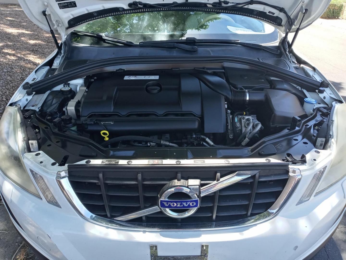 2013 WHITE /off white Volvo XC60 T6 AWD (YV4902DZ9D2) with an 3.0L L6 DOHC 24V TURBO engine, 6-Speed Automatic transmission, located at 323 E Dunlap Ave., Phoenix, AZ, 85020, (602) 331-9000, 33.567677, -112.069000 - 2013 Volvo XC60 T6 AWD,.......EXCELLENT condition,.... Ice Cold A/C, off white interior with off white leather seats in near perfect condition, Rear AC, Tune up, Stereo/CD Player, Bluetooth, Phone sync, Satellite compatible, Gorgeous tinted sunroof, This suv is gorgeous inside and out, Incredible - Photo#19