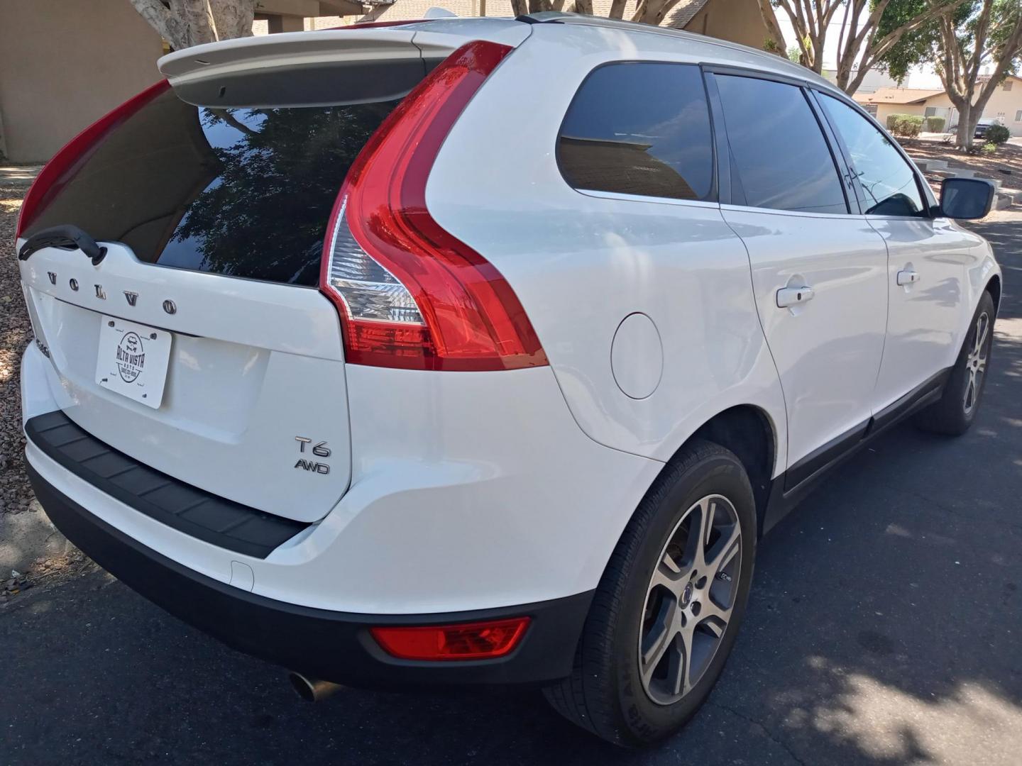 2013 WHITE /off white Volvo XC60 T6 AWD (YV4902DZ9D2) with an 3.0L L6 DOHC 24V TURBO engine, 6-Speed Automatic transmission, located at 323 E Dunlap Ave., Phoenix, AZ, 85020, (602) 331-9000, 33.567677, -112.069000 - 2013 Volvo XC60 T6 AWD,.......EXCELLENT condition,.... Ice Cold A/C, off white interior with off white leather seats in near perfect condition, Rear AC, Tune up, Stereo/CD Player, Bluetooth, Phone sync, Satellite compatible, Gorgeous tinted sunroof, This suv is gorgeous inside and out, Incredible - Photo#3