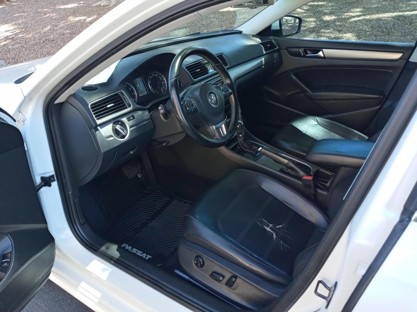 2014 WHITE Volkswagen Passat 1.8T SE AT PZEV (1VWBT7A3XEC) with an 1.8L L4 TURBO DIESEL engine, 6-Speed Automatic transmission, located at 323 E Dunlap Ave., Phoenix, AZ, 85020, (602) 331-9000, 33.567677, -112.069000 - 2014 Volkswagen Passat 1.8T SE AT PZEV,........EXCELLENT condition, A Real Must See!!.... No accidents, Power everything, Touch screen Stereo/cd player, Phone sync, Bluetooth, Satellite compatible, Backup camera, Ice cold ac, Clean Gray and Black interior with black leather seats in near perfect con - Photo#9