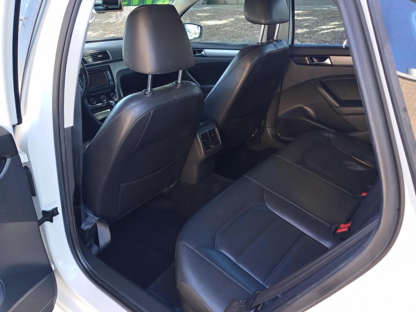 2014 WHITE Volkswagen Passat 1.8T SE AT PZEV (1VWBT7A3XEC) with an 1.8L L4 TURBO DIESEL engine, 6-Speed Automatic transmission, located at 323 E Dunlap Ave., Phoenix, AZ, 85020, (602) 331-9000, 33.567677, -112.069000 - 2014 Volkswagen Passat 1.8T SE AT PZEV,........EXCELLENT condition, A Real Must See!!.... No accidents, Power everything, Touch screen Stereo/cd player, Phone sync, Bluetooth, Satellite compatible, Backup camera, Ice cold ac, Clean Gray and Black interior with black leather seats in near perfect con - Photo#11