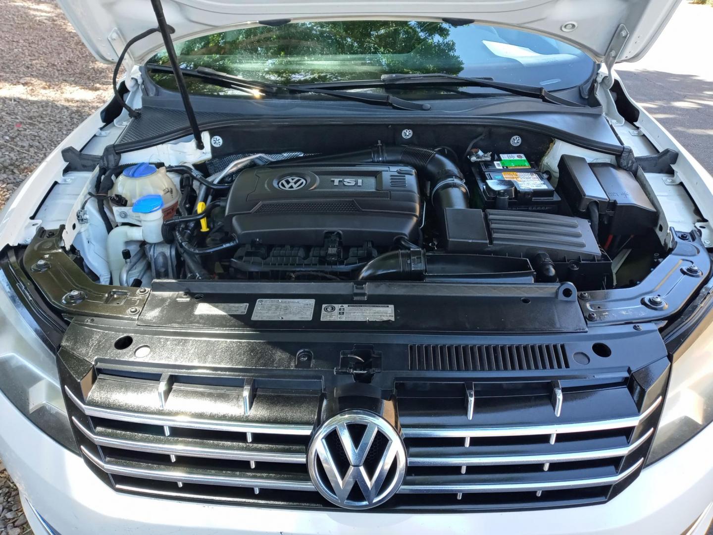 2014 WHITE Volkswagen Passat 1.8T SE AT PZEV (1VWBT7A3XEC) with an 1.8L L4 TURBO DIESEL engine, 6-Speed Automatic transmission, located at 323 E Dunlap Ave., Phoenix, AZ, 85020, (602) 331-9000, 33.567677, -112.069000 - 2014 Volkswagen Passat 1.8T SE AT PZEV,........EXCELLENT condition, A Real Must See!!.... No accidents, Power everything, Touch screen Stereo/cd player, Phone sync, Bluetooth, Satellite compatible, Backup camera, Ice cold ac, Clean Gray and Black interior with black leather seats in near perfect con - Photo#17