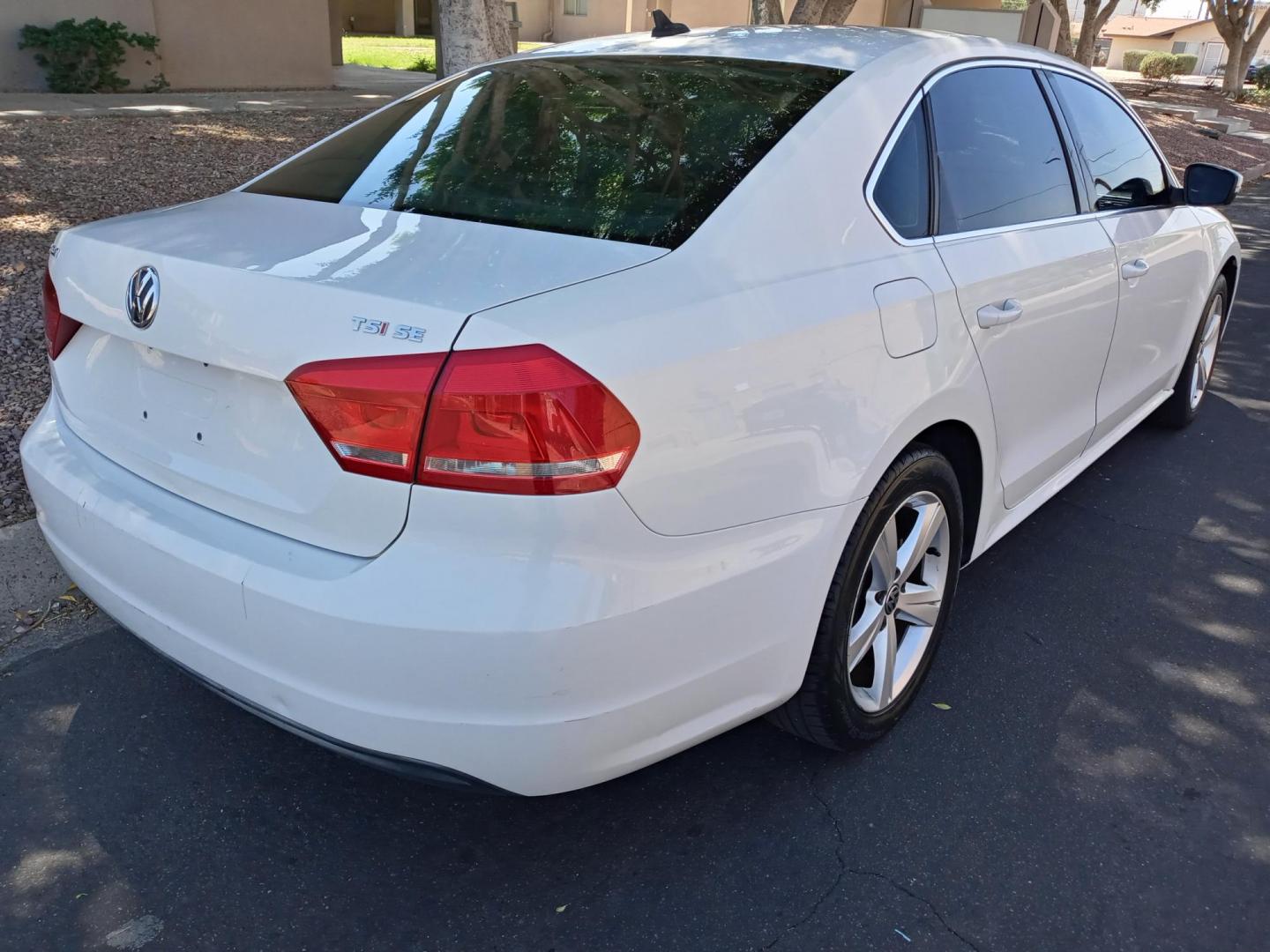 2014 WHITE Volkswagen Passat 1.8T SE AT PZEV (1VWBT7A3XEC) with an 1.8L L4 TURBO DIESEL engine, 6-Speed Automatic transmission, located at 323 E Dunlap Ave., Phoenix, AZ, 85020, (602) 331-9000, 33.567677, -112.069000 - 2014 Volkswagen Passat 1.8T SE AT PZEV,........EXCELLENT condition, A Real Must See!!.... No accidents, Power everything, Touch screen Stereo/cd player, Phone sync, Bluetooth, Satellite compatible, Backup camera, Ice cold ac, Clean Gray and Black interior with black leather seats in near perfect con - Photo#3