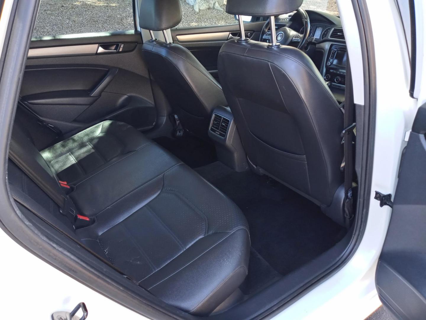 2014 WHITE Volkswagen Passat 1.8T SE AT PZEV (1VWBT7A3XEC) with an 1.8L L4 TURBO DIESEL engine, 6-Speed Automatic transmission, located at 323 E Dunlap Ave., Phoenix, AZ, 85020, (602) 331-9000, 33.567677, -112.069000 - 2014 Volkswagen Passat 1.8T SE AT PZEV,........EXCELLENT condition, A Real Must See!!.... No accidents, Power everything, Touch screen Stereo/cd player, Phone sync, Bluetooth, Satellite compatible, Backup camera, Ice cold ac, Clean Gray and Black interior with black leather seats in near perfect con - Photo#15