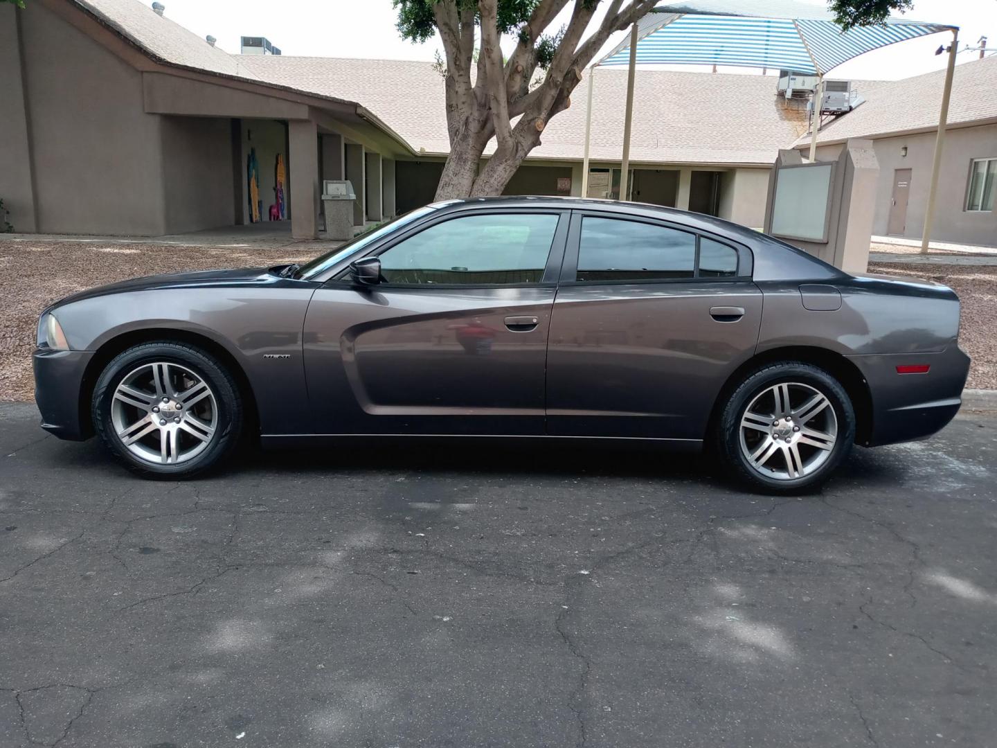 2014 gray /black Dodge Charger R/T (2C3CDXCT1EH) with an 5.7L V8 OHV 16V engine, 5-Speed Automatic transmission, located at 323 E Dunlap Ave., Phoenix, AZ, 85020, (602) 331-9000, 33.567677, -112.069000 - 2014 Dodge Charger R/T,........EXCELLENT condition, A Real Must See!!.... No accidents, Power everything, Touch screen Stereo/cd player, Phone sync, Bluetooth, Satellite compatible, Ice cold ac, Clean Black interior with Black cloth seats in near perfect condition, power windows, power door locks, - Photo#5