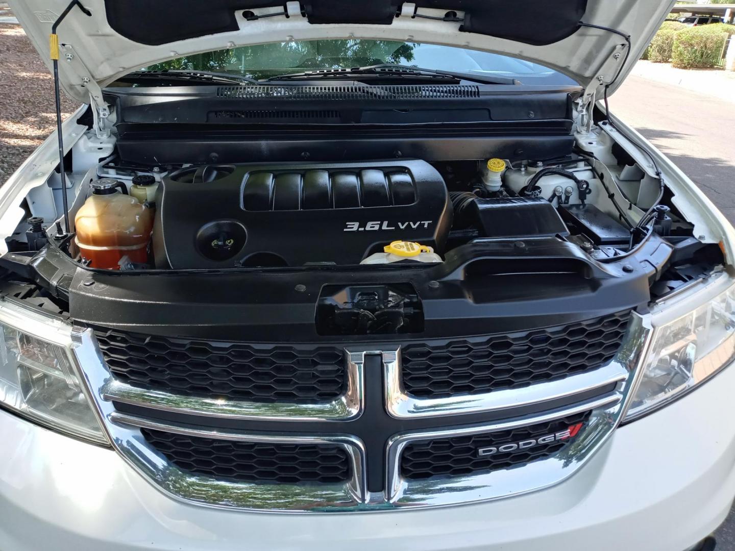 2015 WHITE /white and black Dodge Journey Limited (3C4PDCDG8FT) with an 3.6L V6 DOHC 24V engine, 6A transmission, located at 323 E Dunlap Ave., Phoenix, AZ, 85020, (602) 331-9000, 33.567677, -112.069000 - 2015 Dodge Journey Limited,.......EXCELLENT condition,.... Ice Cold A/C, Black and white interior with white leather seats in near perfect condition, New brakes, Tune up, touch screen Stereo/CD Player, Bluetooth, Phone sync, Backuup camera, Satellite compatible, 3RD Row seating , Rear a/c This suv - Photo#19